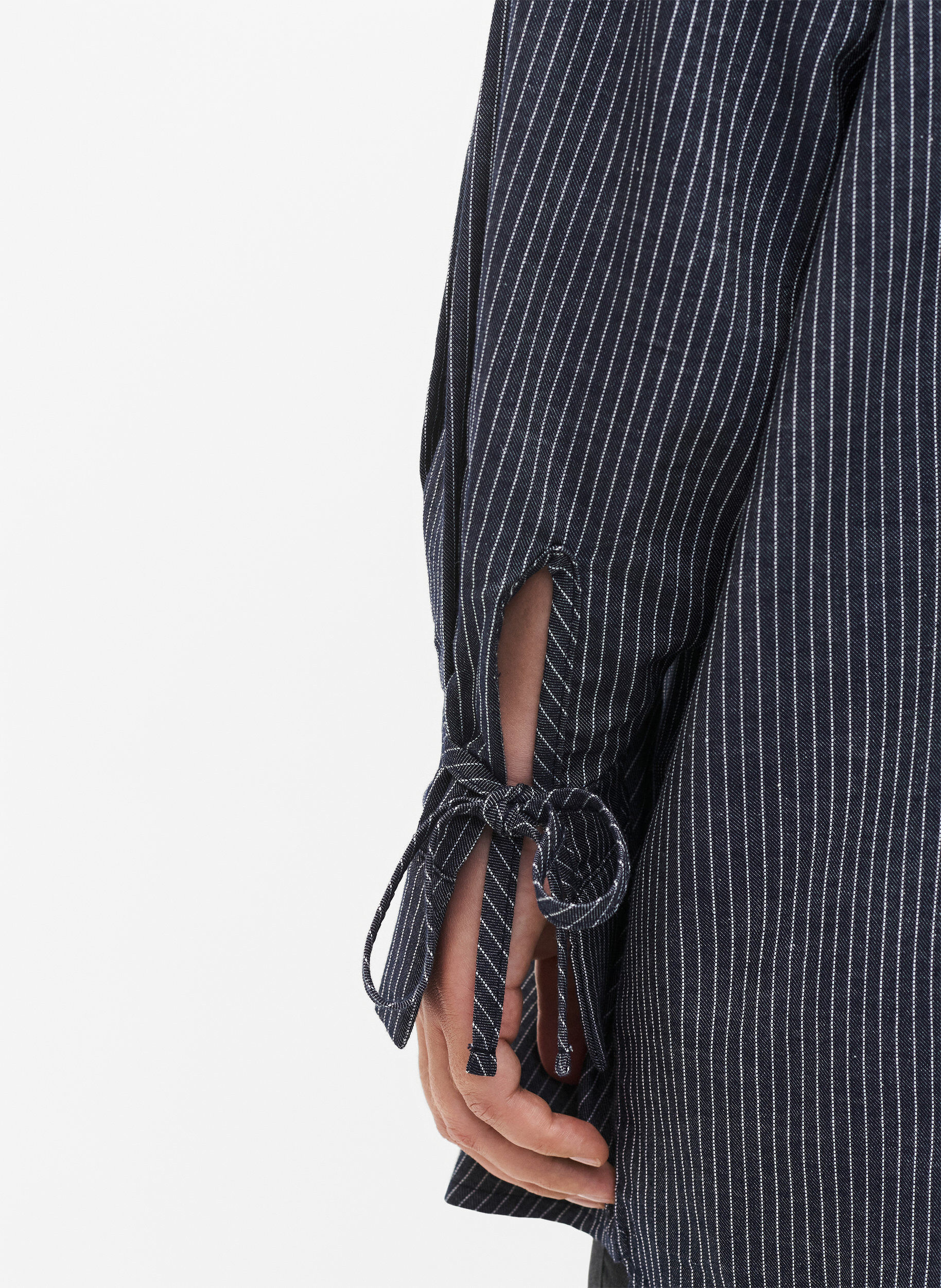 Zizzi Hemd mit Bindedetail an den &Auml;rmeln, Navy Stripe, Model image number 2