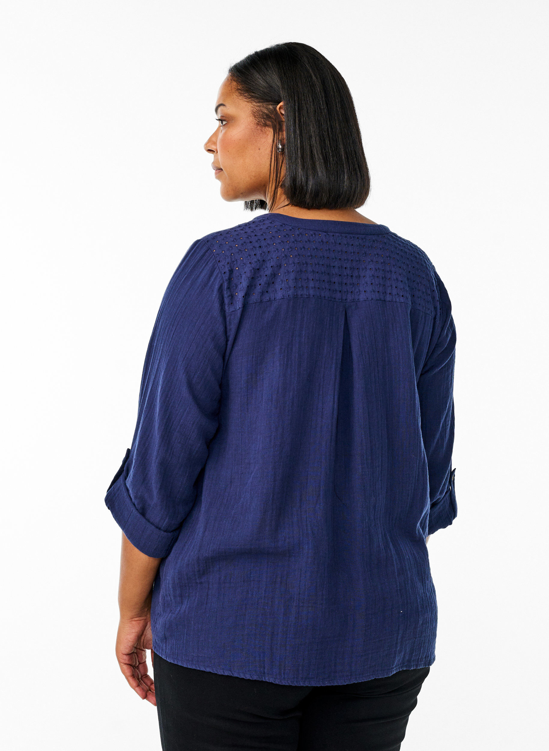 Zizzi Bluse aus Baumwollmusselin mit Lochstickerei, Blau, Model image number 2