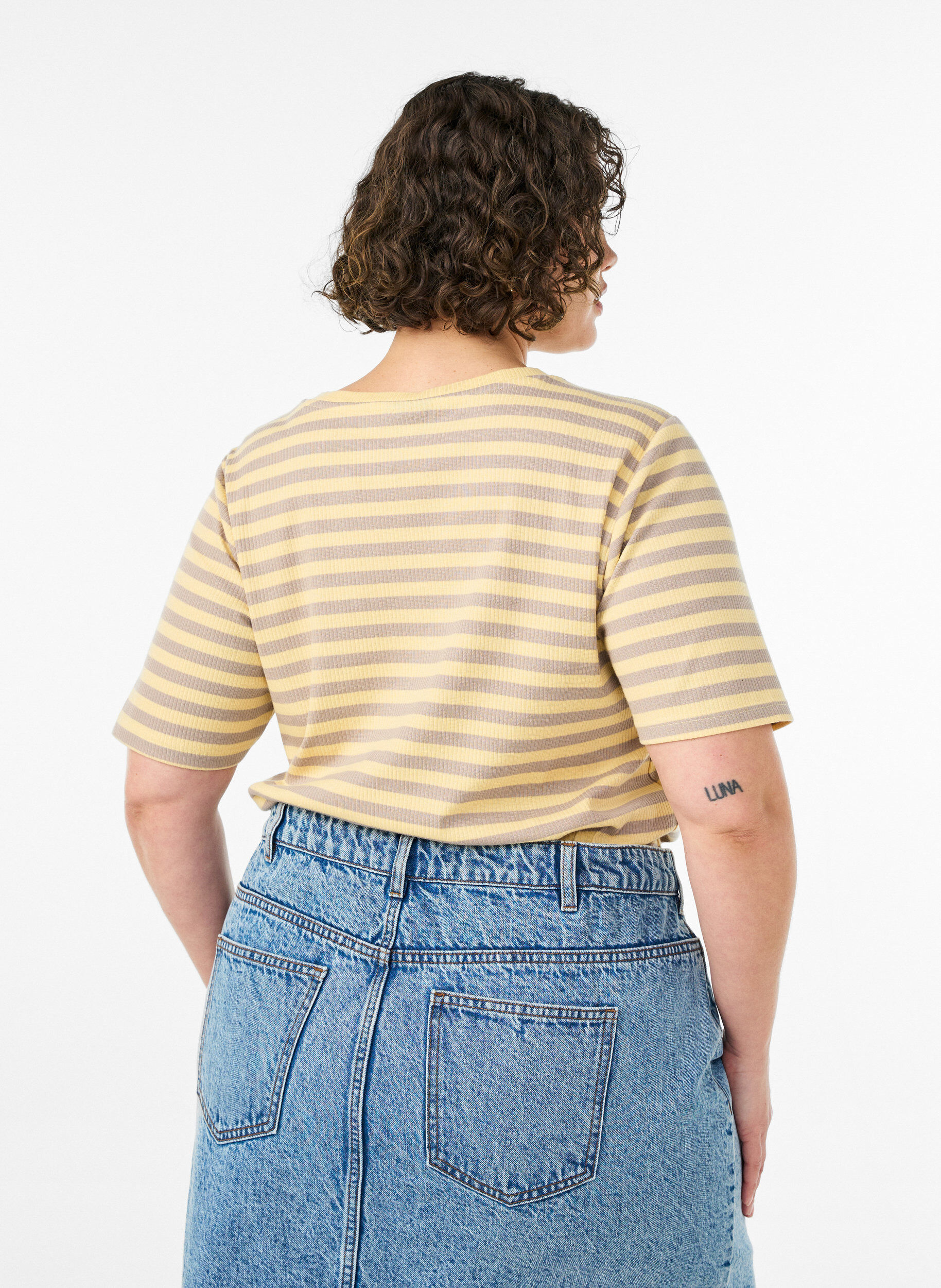 ZizziGestreiftes T-Shirt mit gerippter Struktur, Gelb, Model image number 2