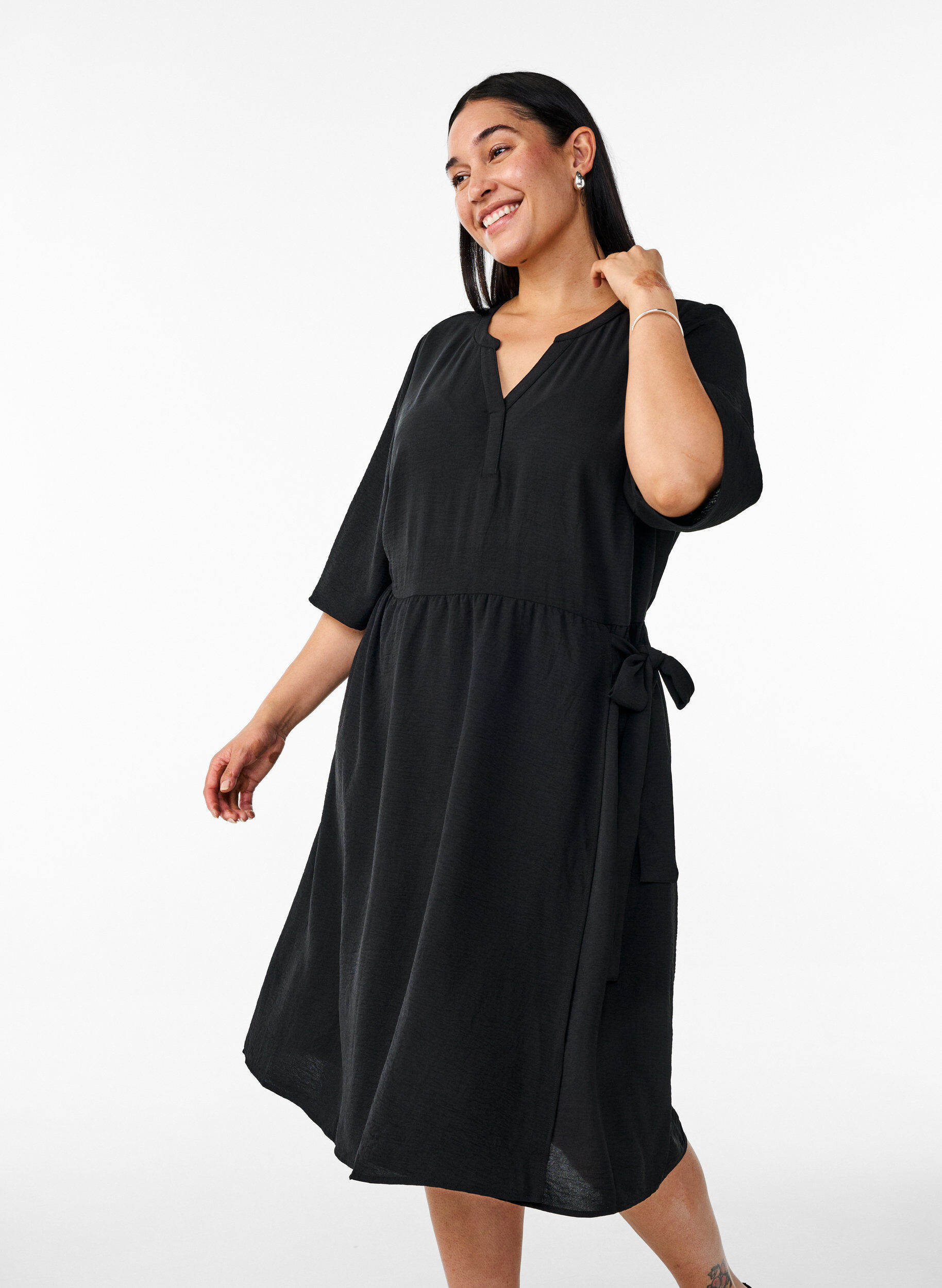 Zizzi Midilanges Kleid mit Bindedetail, Schwarz, Model image number 0