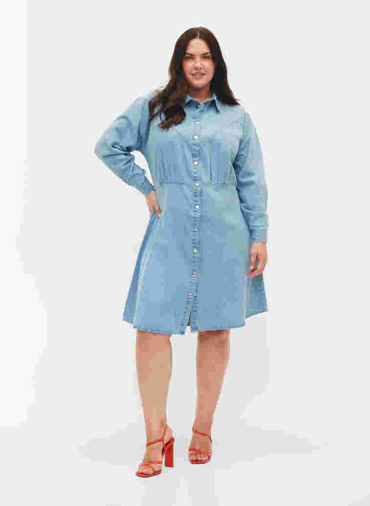 Denim-Kleid mit Knöpfen und langen Ärmeln, Light blue denim, Model image number 2