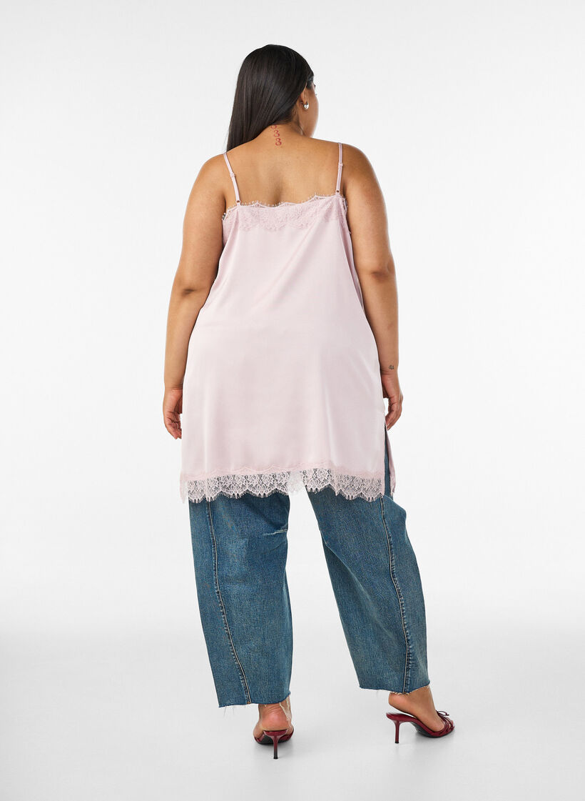 Langes Top aus Satin mit Spitzen, Rot, Model image number 2