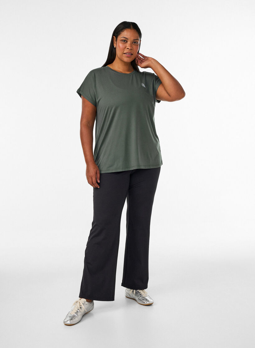 Einfarbiges Trainings-T-Shirt, Gr&uuml;n, Model image number 1