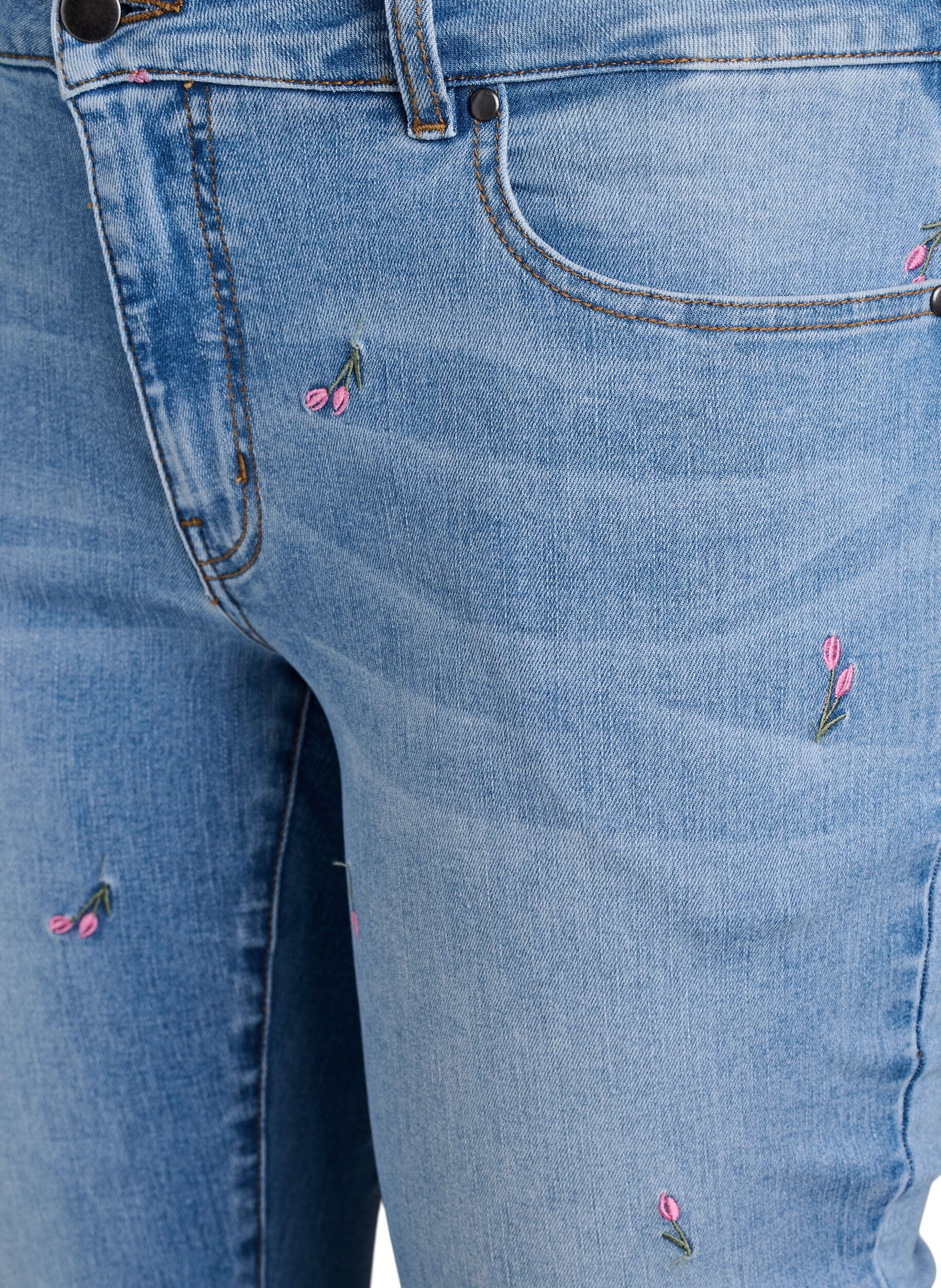Zizzi Bootcut Jeans mit gestickten Blumen, Blau, Packshot image number 2