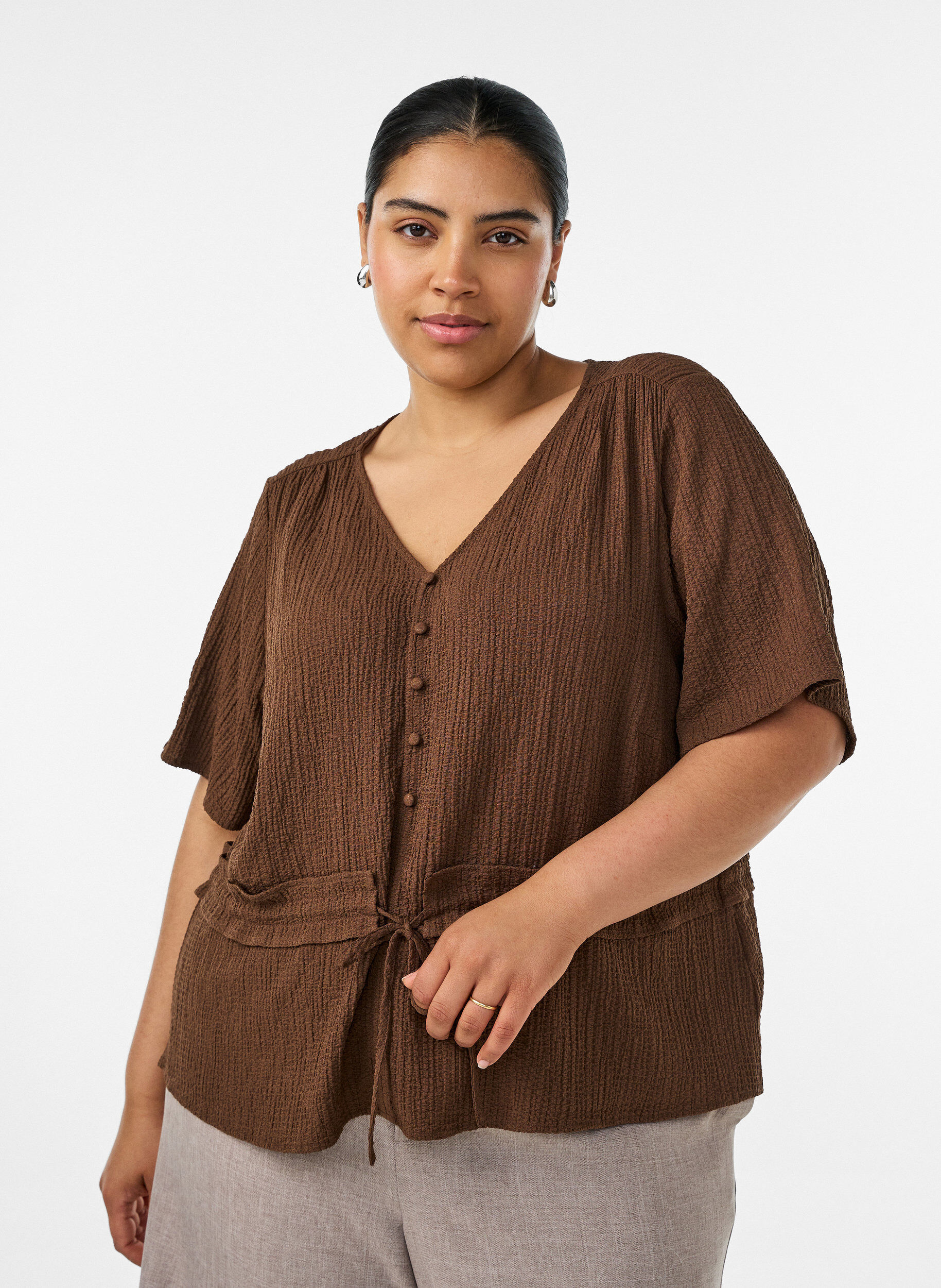 ZizziBluse mit Struktur und Taillenbindung, Braun, Model image number 0