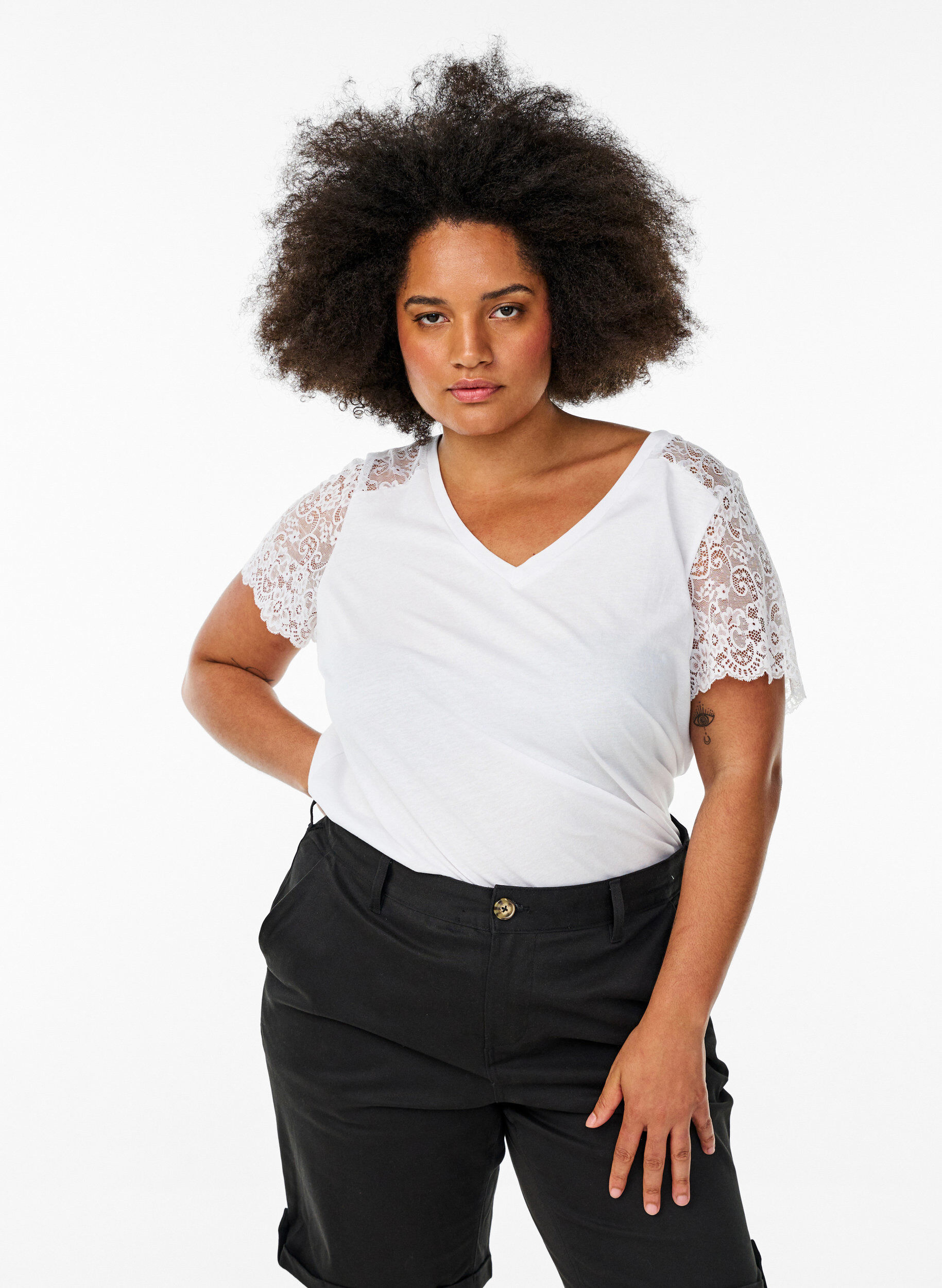 T-Shirt aus Baumwolle mit kurze Spitzen&auml;rmeln, Wei&szlig;, Model