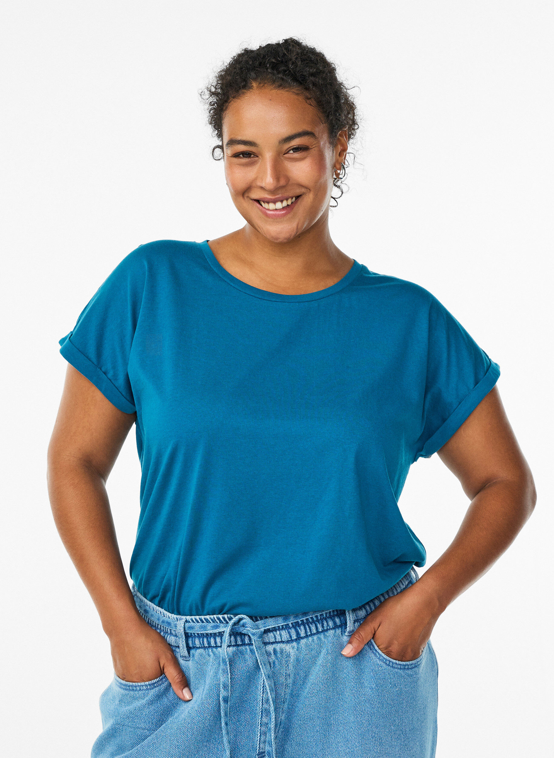 Kurz&auml;rmeliges T-Shirt aus einer Baumwollmischung, Petrol, Model