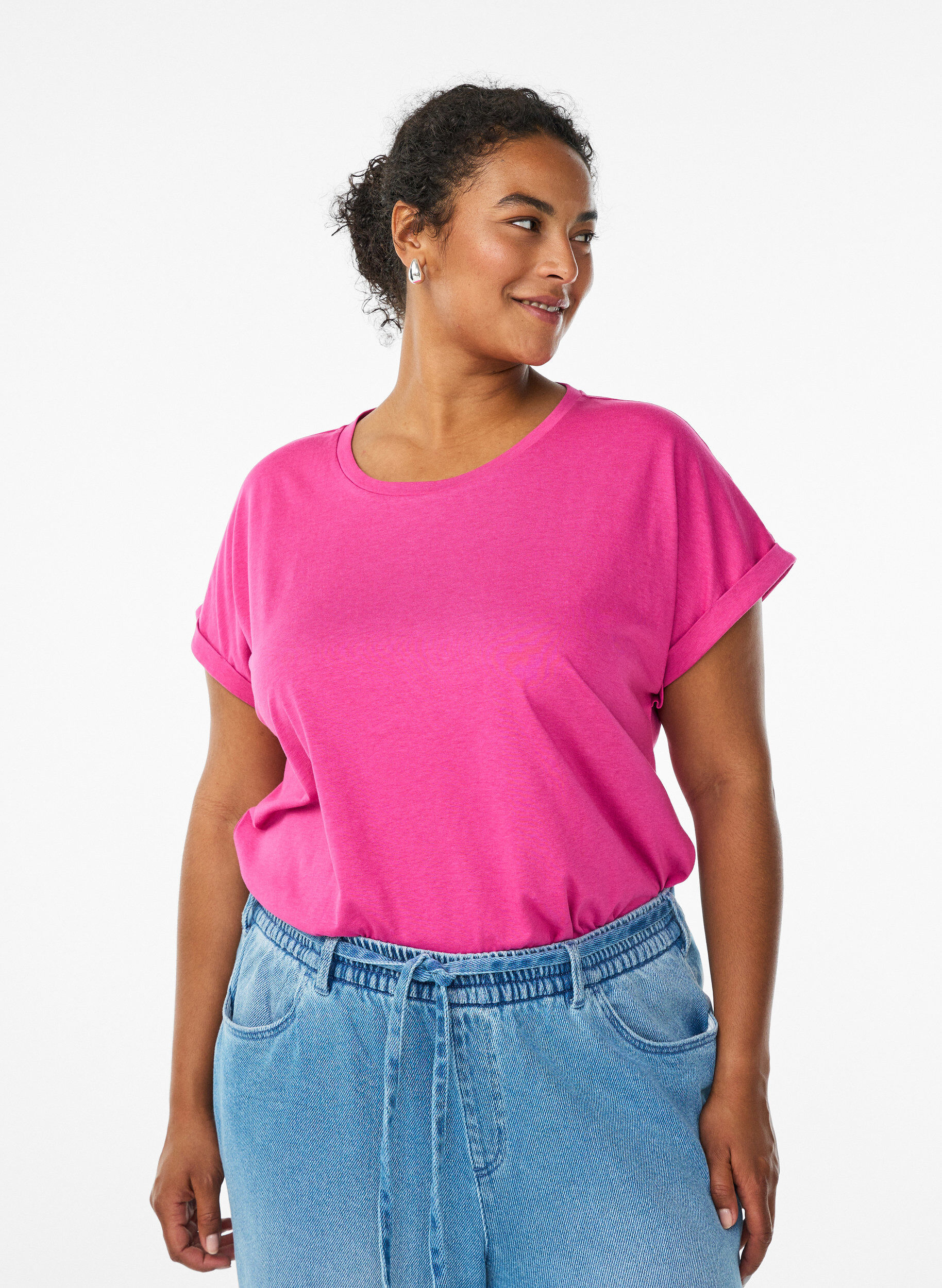 Kurz&auml;rmliges T-Shirt aus einer Baumwollmischung, Rot, Model