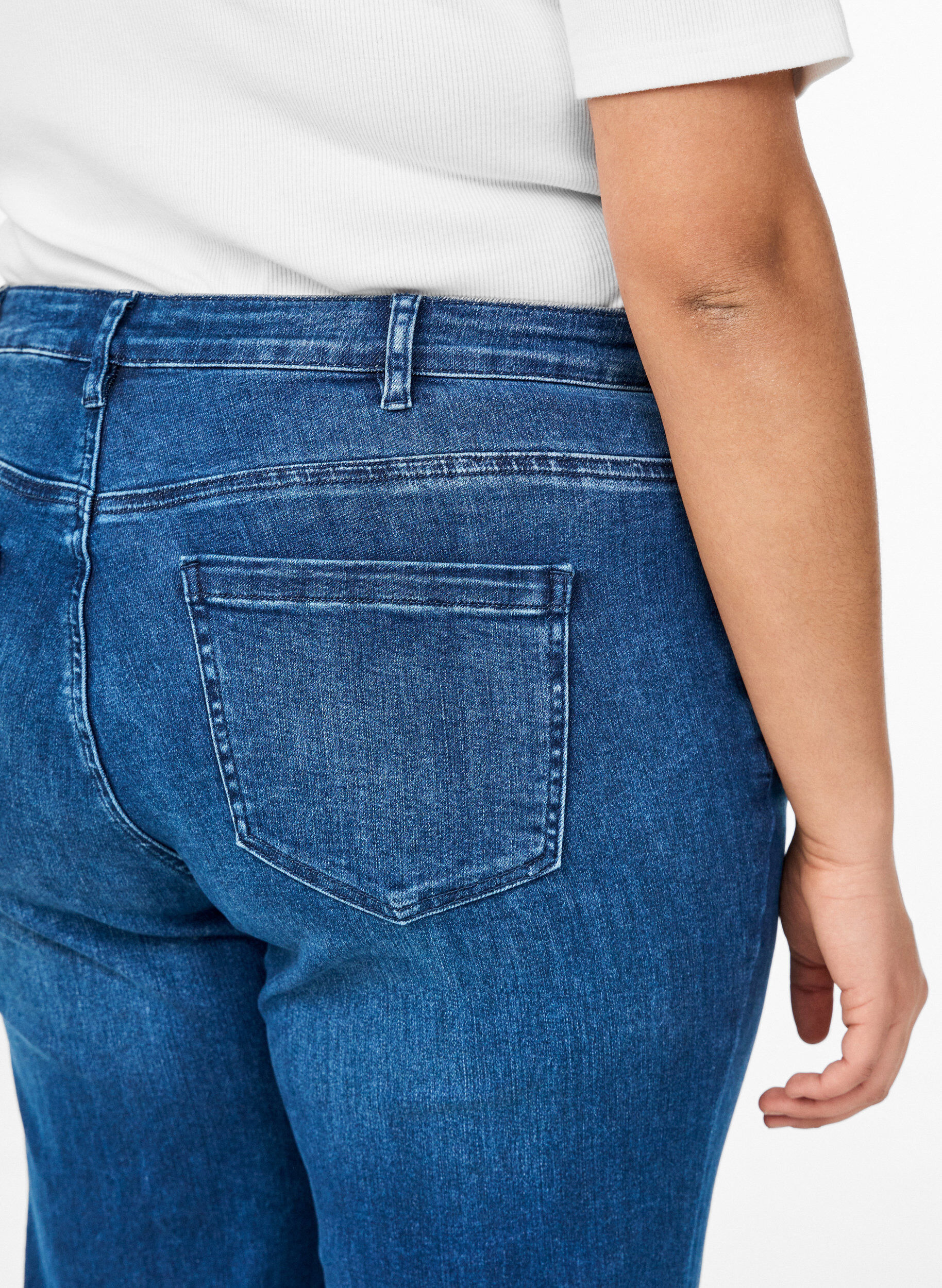 Zizzi Bootcut-Jeans mit hoher Taille, Blau, Model image number 2