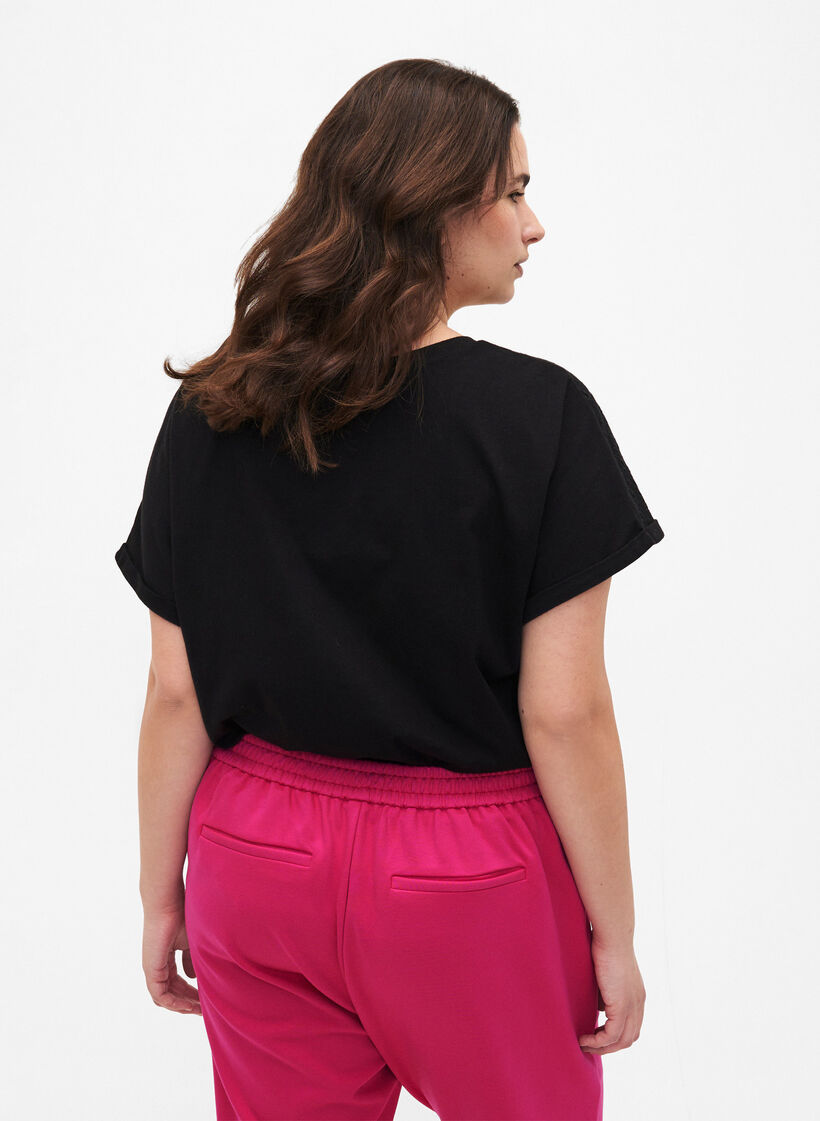 T-Shirt aus Bio-Baumwolle mit Lochstickerei, Black, Model image number 1