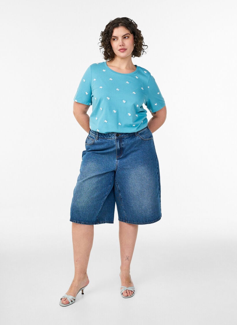 T-Shirt aus Bio-Baumwolle mit aufgestickten Motiven, Blau, Model image number 1