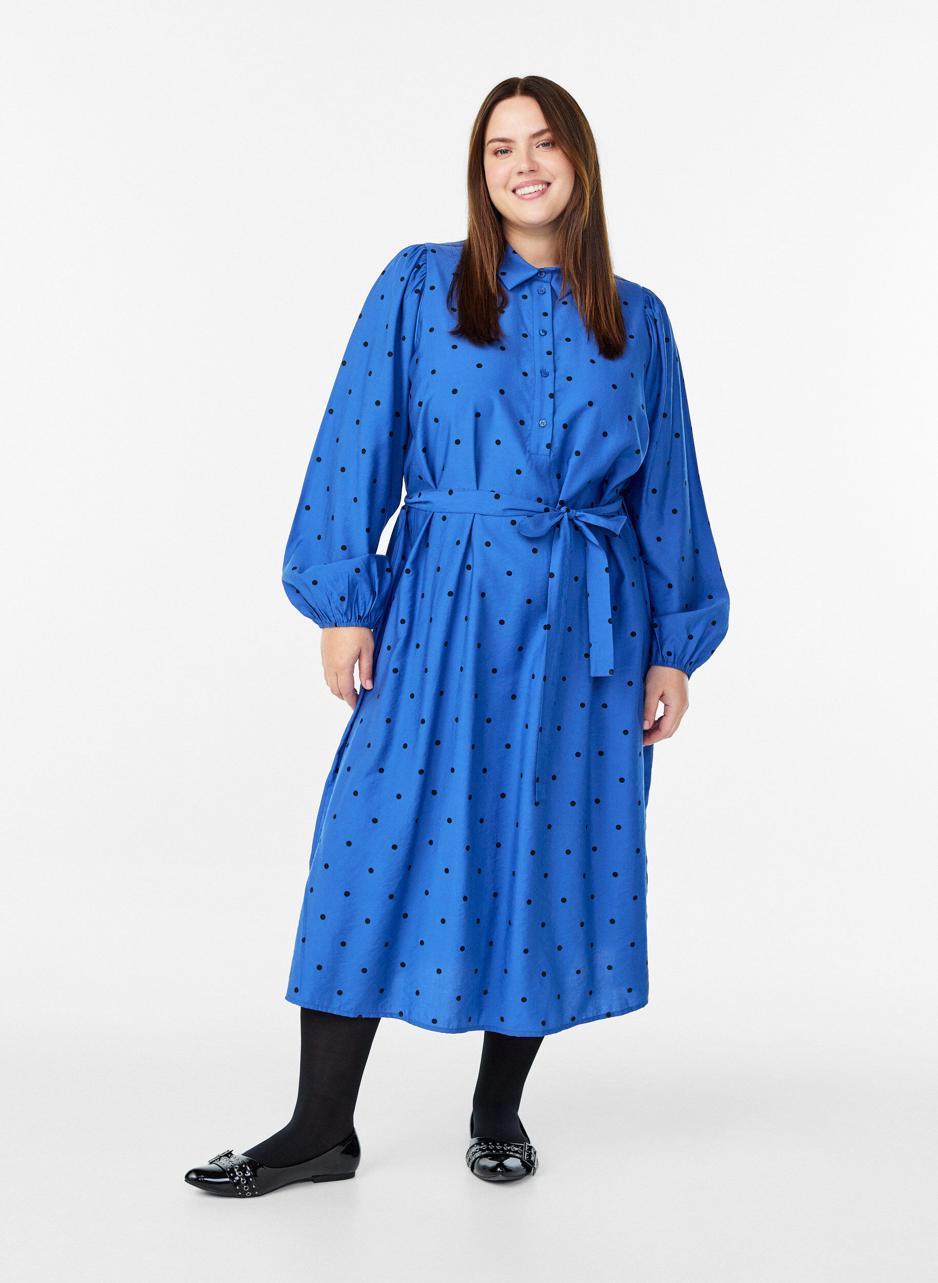 Gepunktetes Midikleid mit abnehmbarem Bindeg&uuml;rtel, Blau, Model