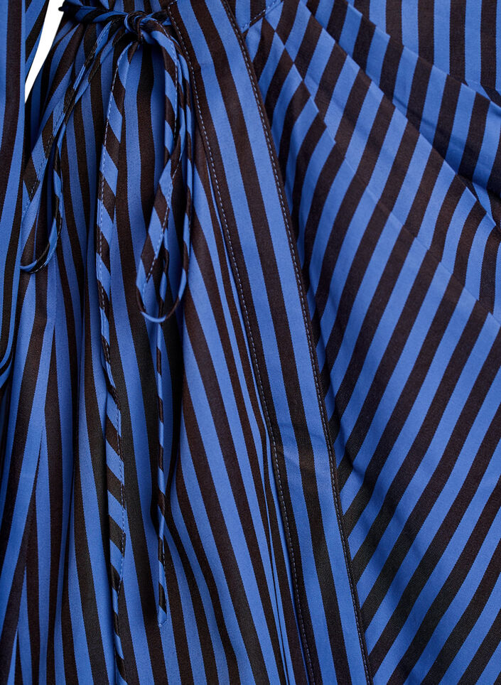 Gestreifte Bluse mit Wickeloptik und Bindeg&uuml;rtel, Blau, Packshot image number 3