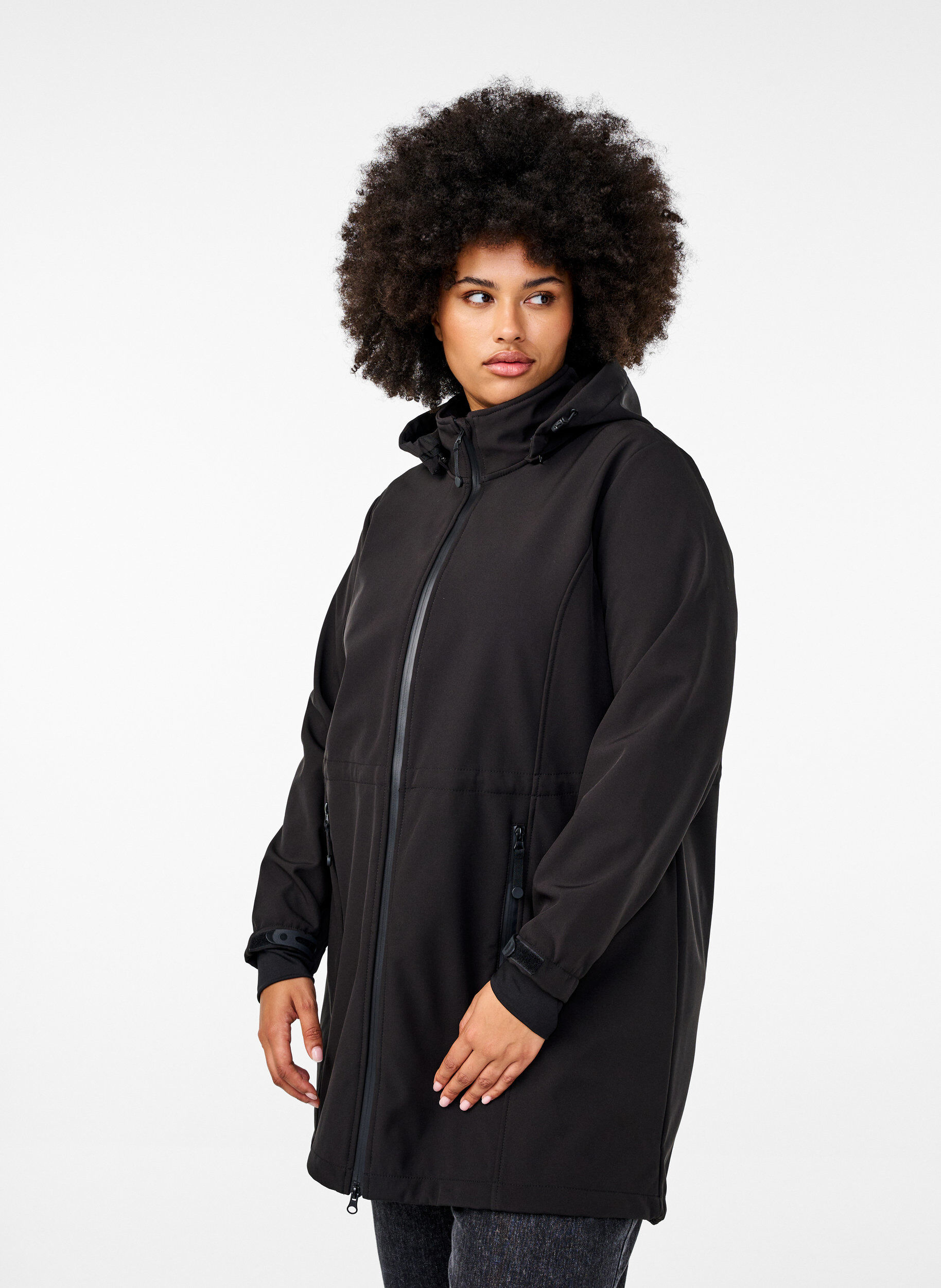Softshell-Jacke mit abnehmbarer Kapuze, Schwarz, Model