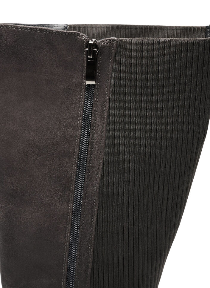 Hoher Stiefel aus Wildlederimitat mit gerippten Eins&auml;tzen, Braun, Packshot image number 3