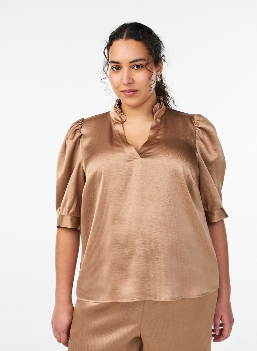 Bluse in Satin-Optik mit 1/2-&Auml;rmeln und R&uuml;schenkragen, Braun, Model image number 0