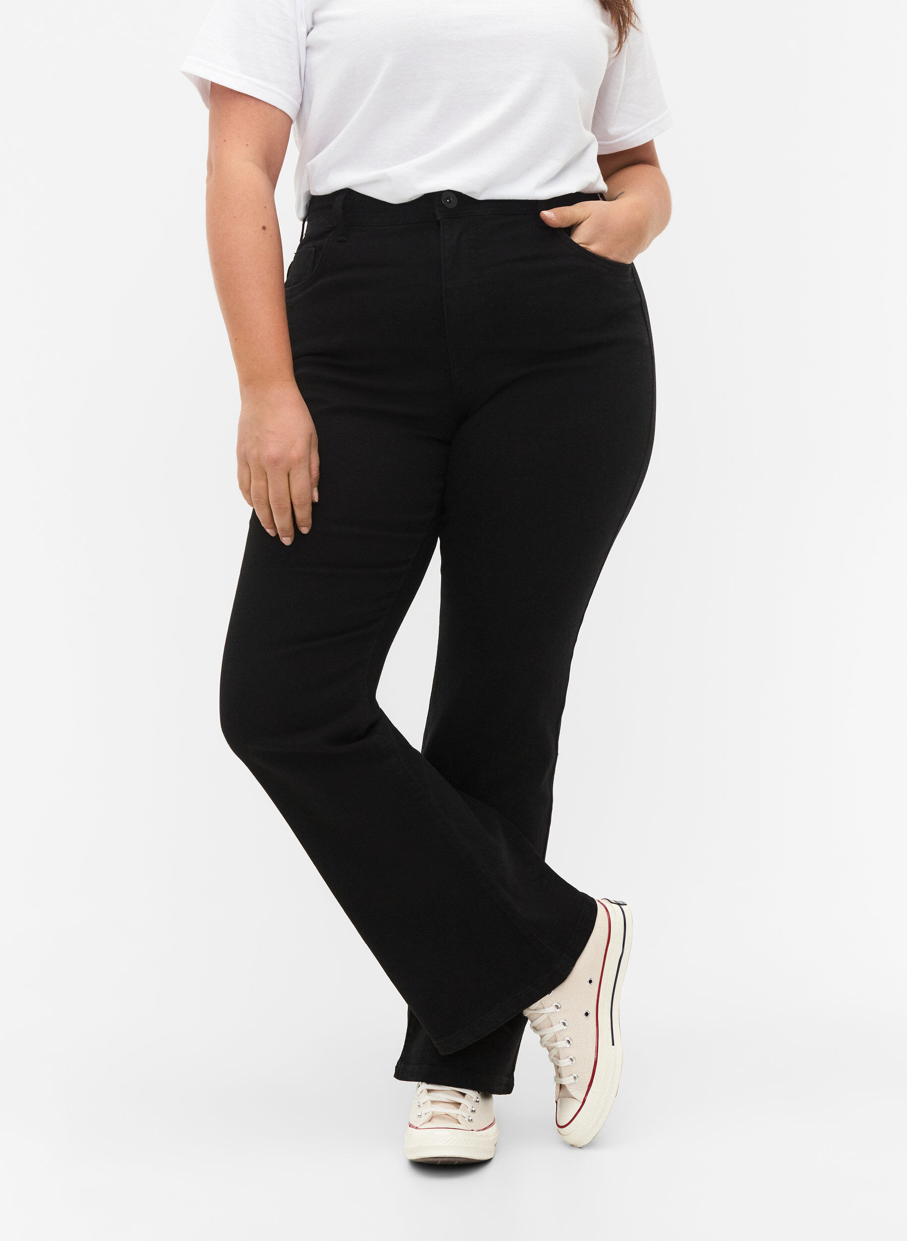 Zizzi FLASH - Hoch taillierte Jeans mit Bootcut, Schwarz, Model image number 2