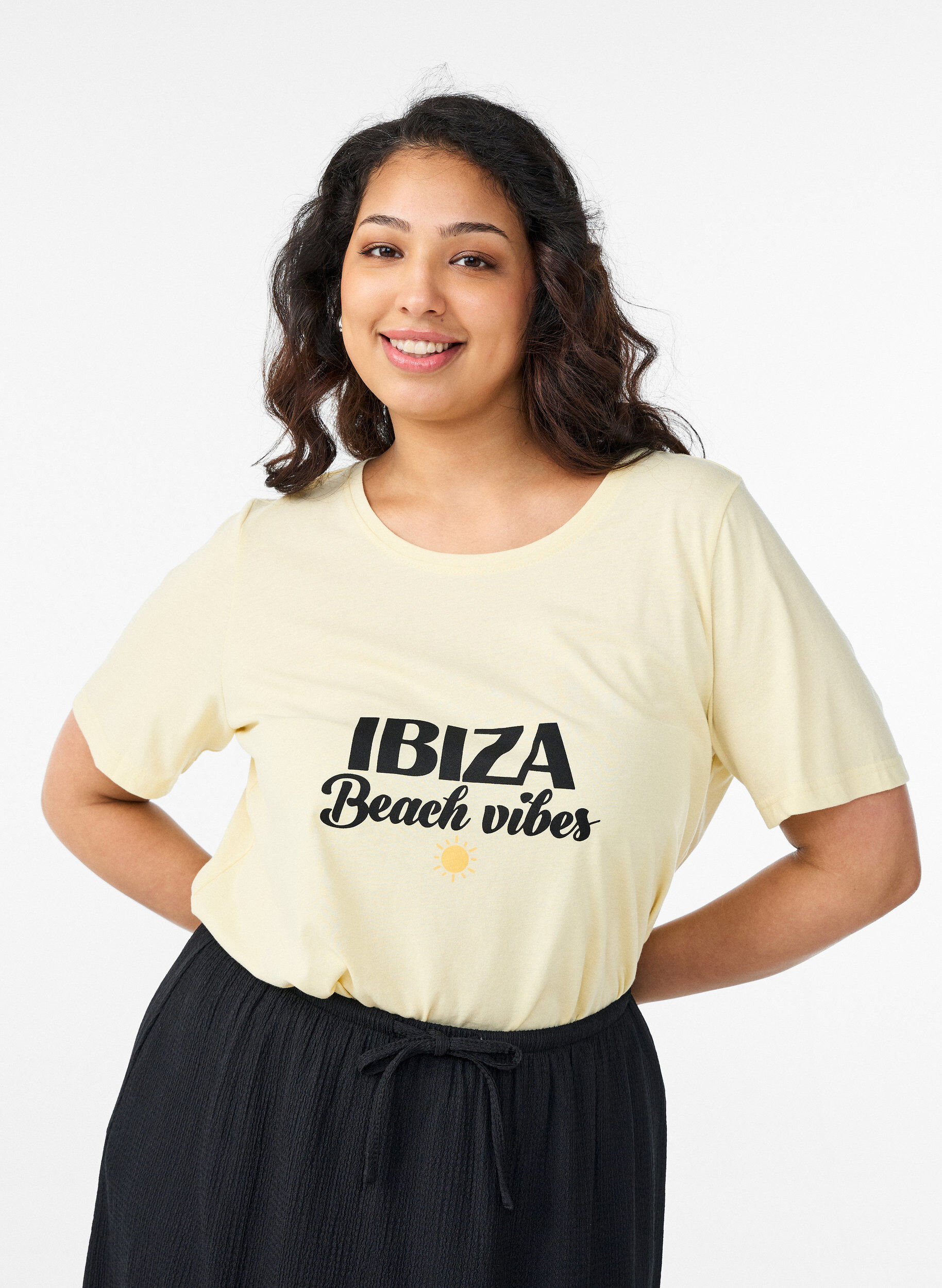 Zizzi T-Shirt mit Print, Gelb, Model image number 0
