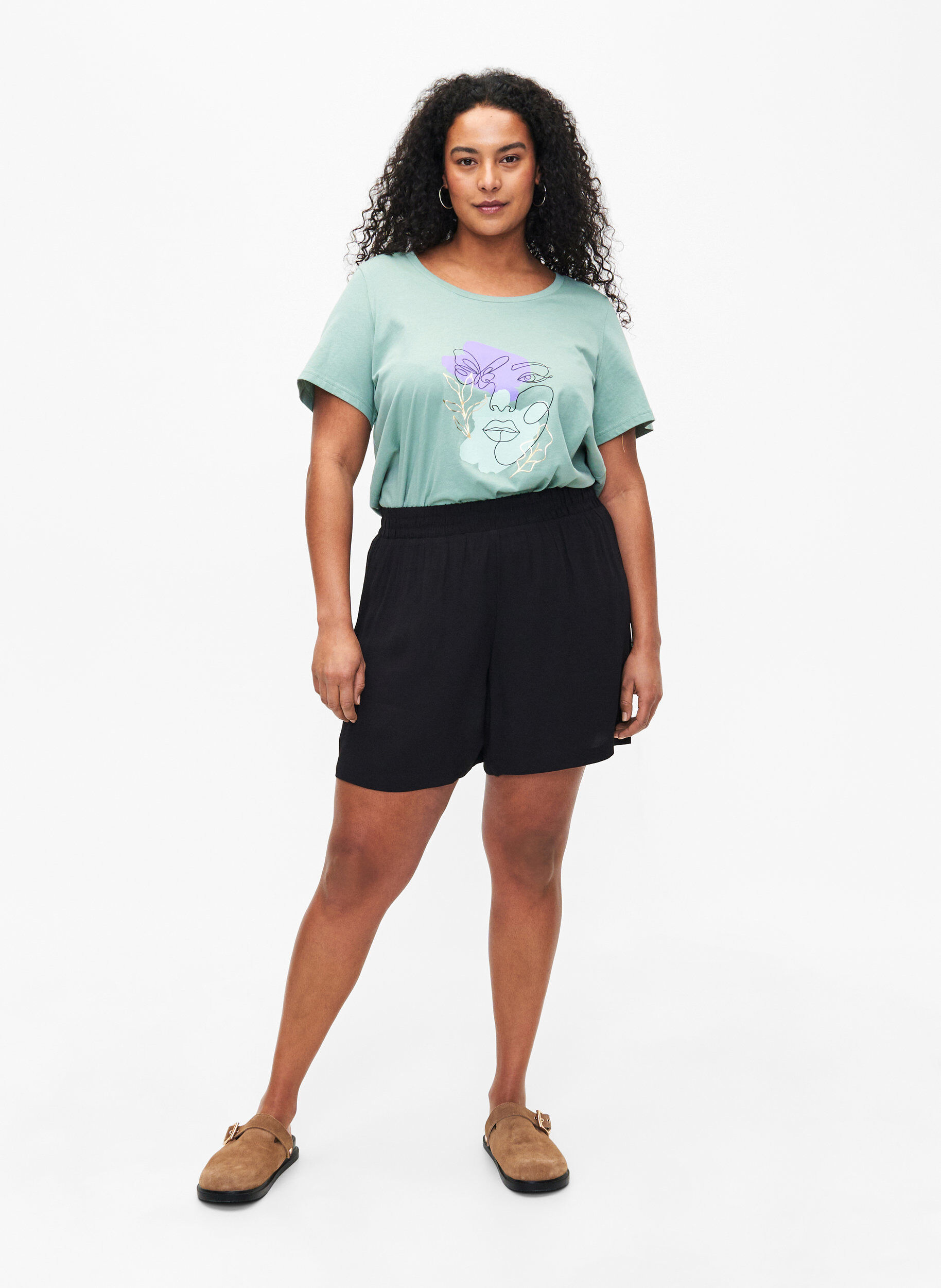Zizzi Baumwoll-T-Shirt mit Motiv, Ch. Green w. Face, Model image number 2