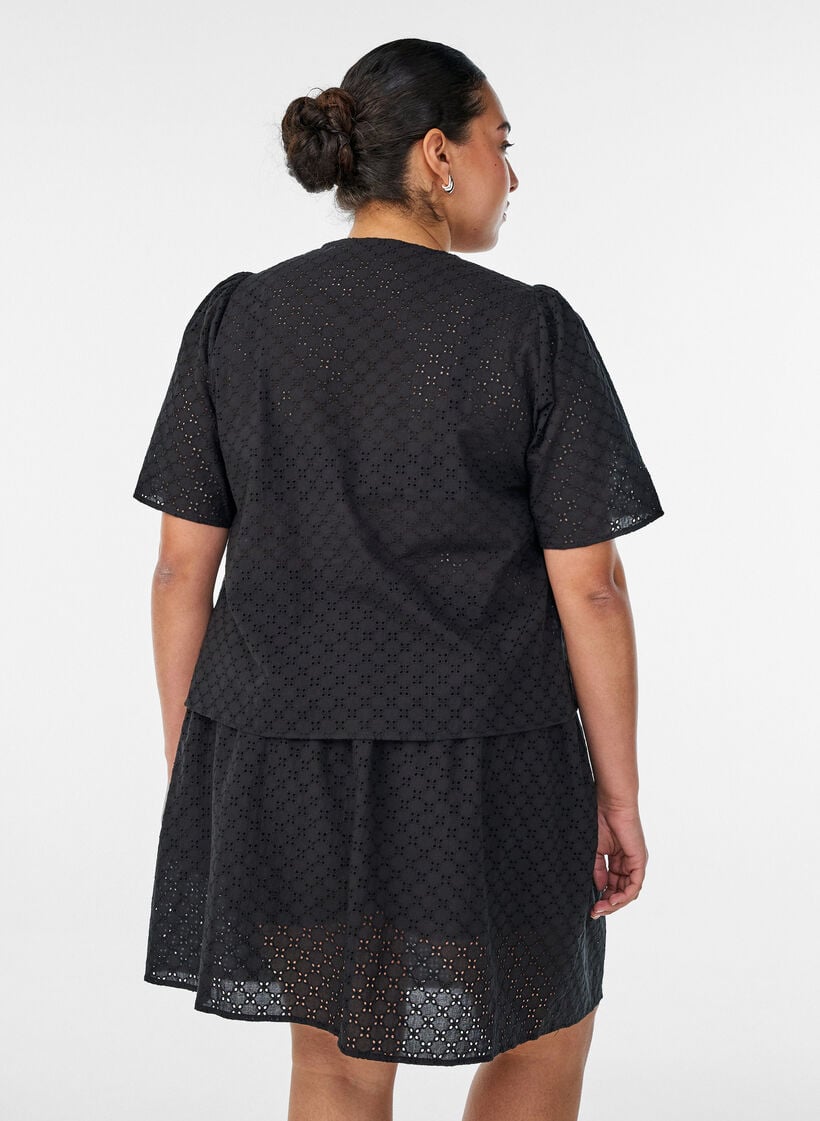 Bluse aus Broderie Anglaise mit Knopfleiste, Schwarz, Model image number 2