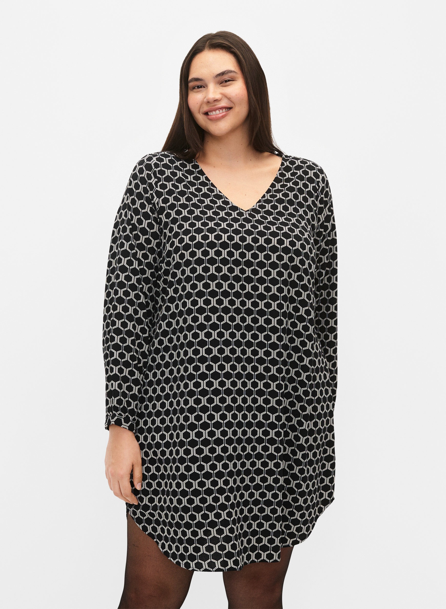 Zizzi Kleid mit V-Ausschnitt und Aufdruck, Black Graphic AOP, Model image number 0
