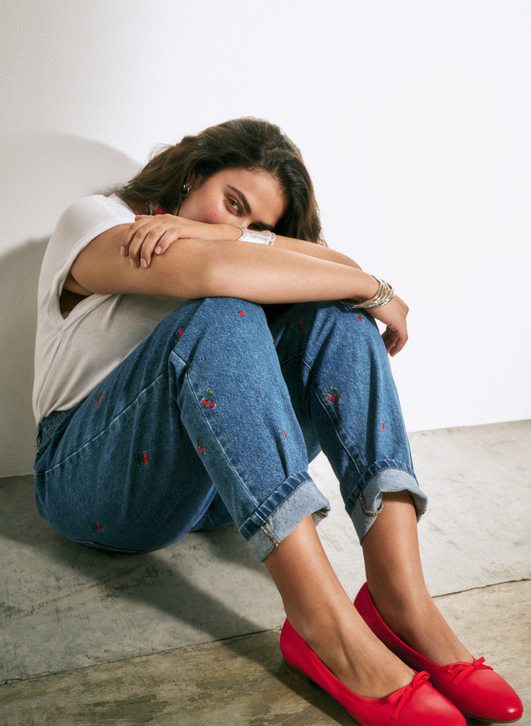 Zizzi Mille Mom Fit Jeans mit Stickerei, Blau, Image image number 1