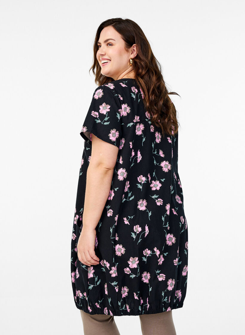 Kurz&auml;rmliges Baumwollkleid mit Aufdruck, Schwarz, Model image number 2