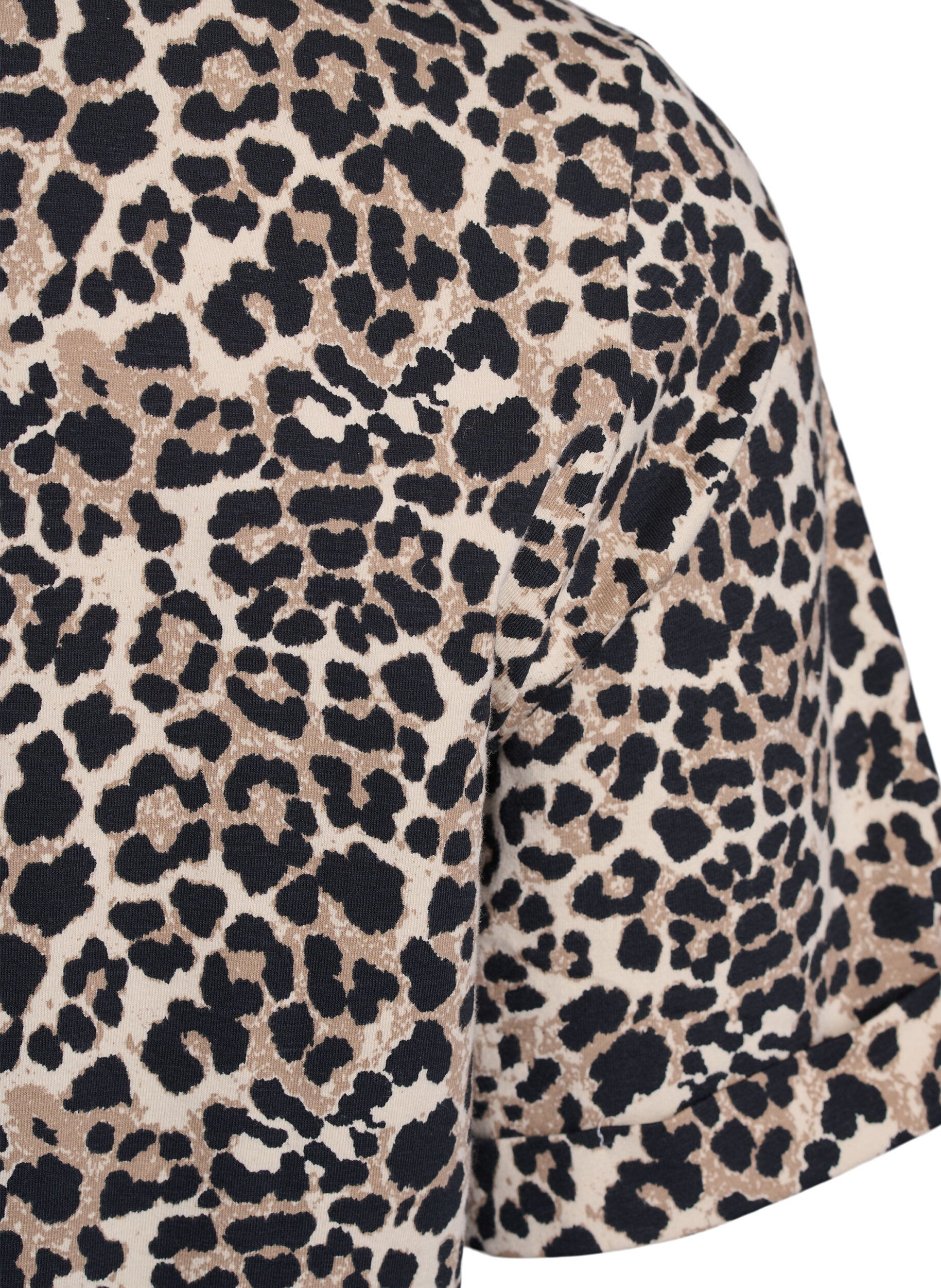 Zizzi T-Shirt mit Rundhalsausschnitt und Allover-Print, Braun, Packshot image number 3