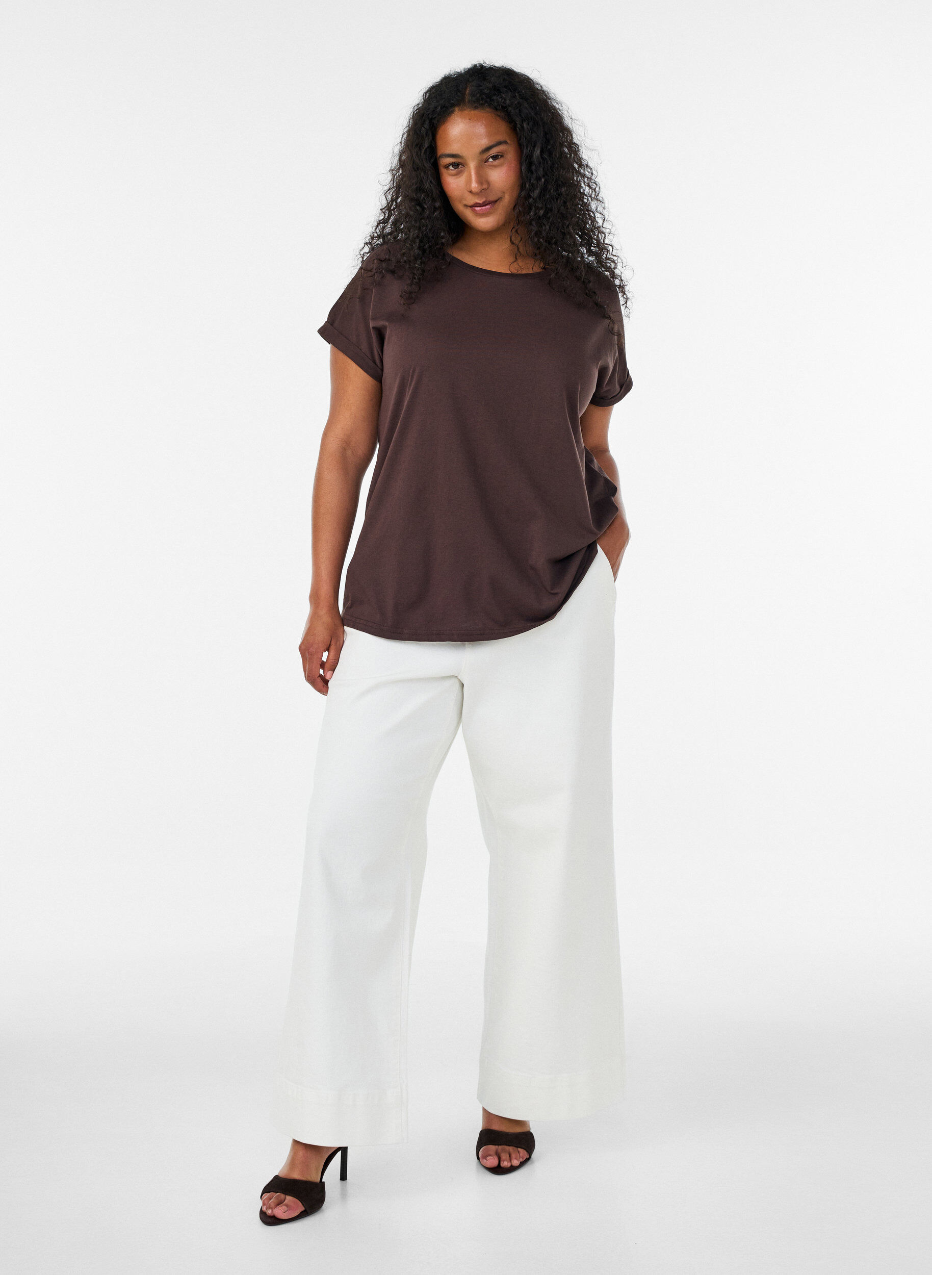 ZizziKurz&auml;rmeliges T-Shirt aus einer Baumwollmischung, Braun, Model image number 1