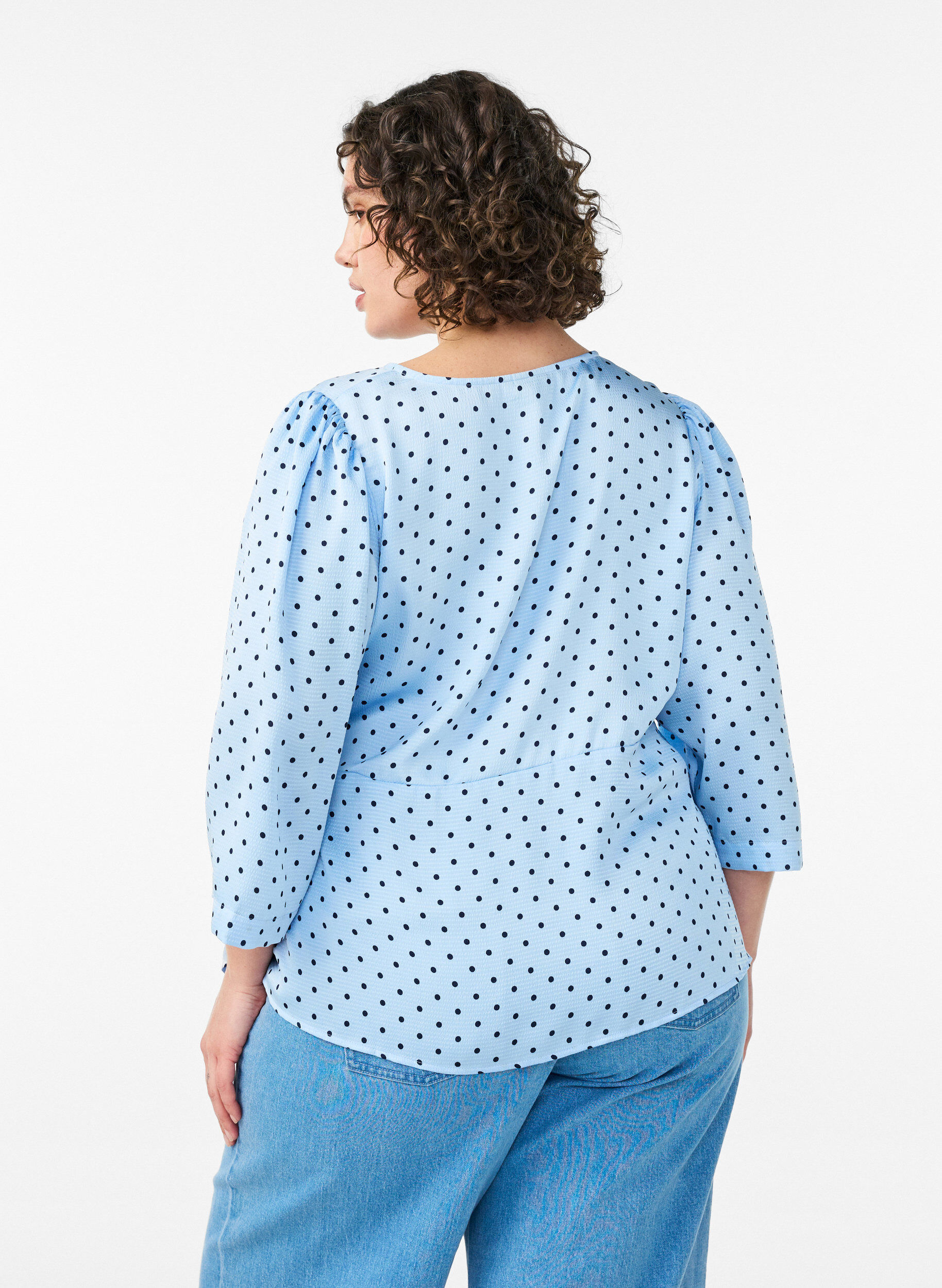 Zizzi Gepunktete Bluse mit Bindeband und 3/4-&Auml;rmeln, Blau, Model image number 2