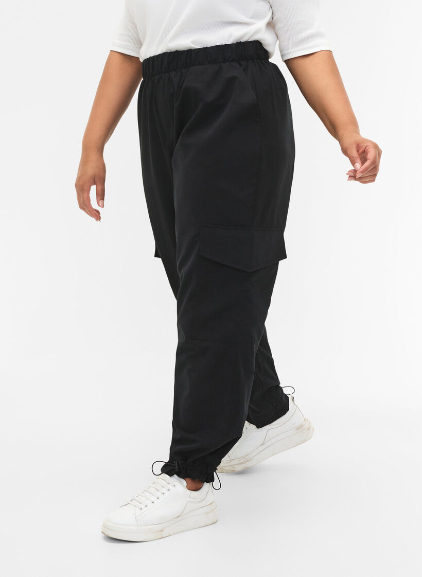 Cropped Cargohose mit verstellbarem Gummizug, Black, Model image number 2
