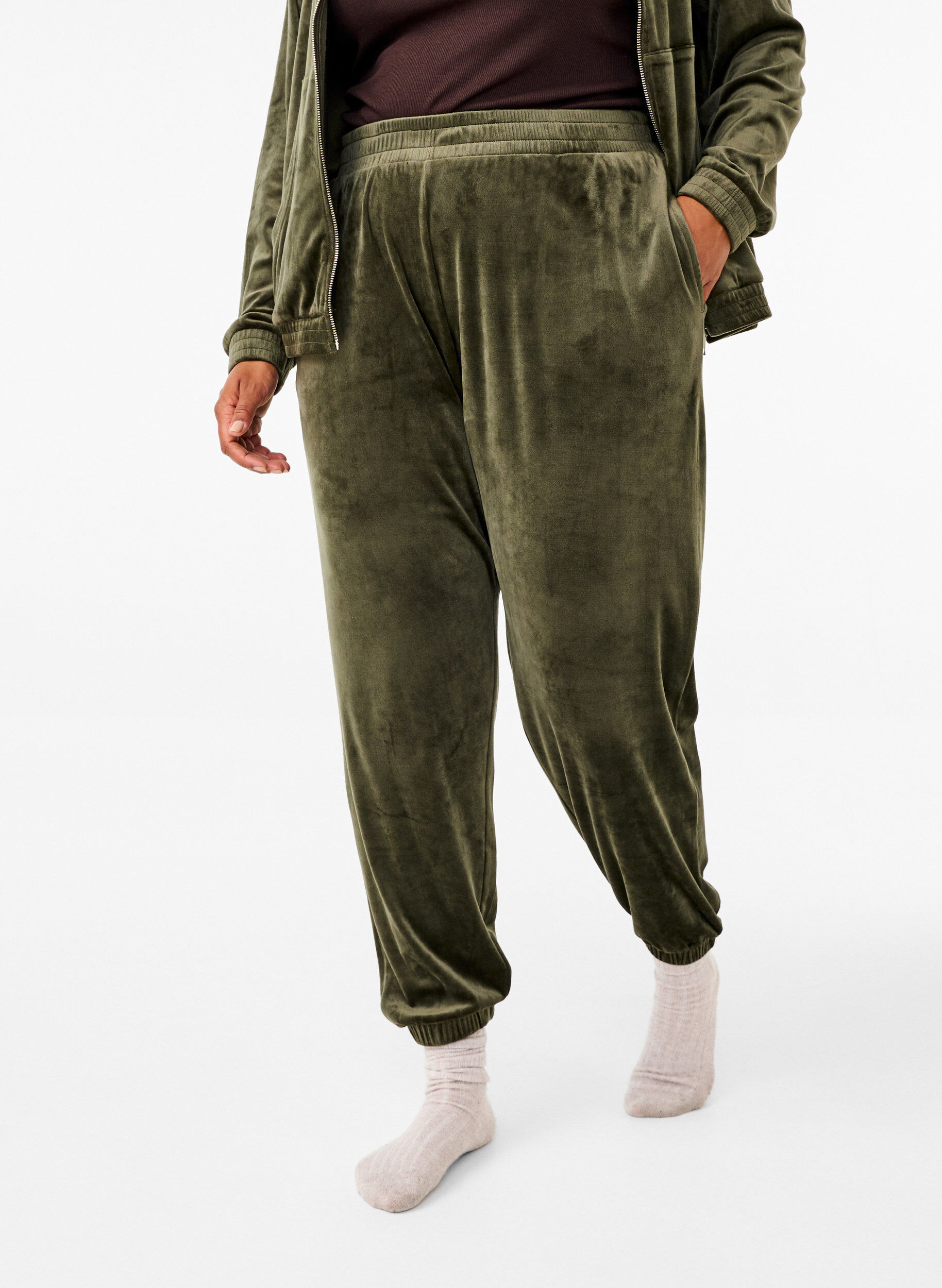 ZizziLockere Samt-Hose, Gr&uuml;n, Model image number 2