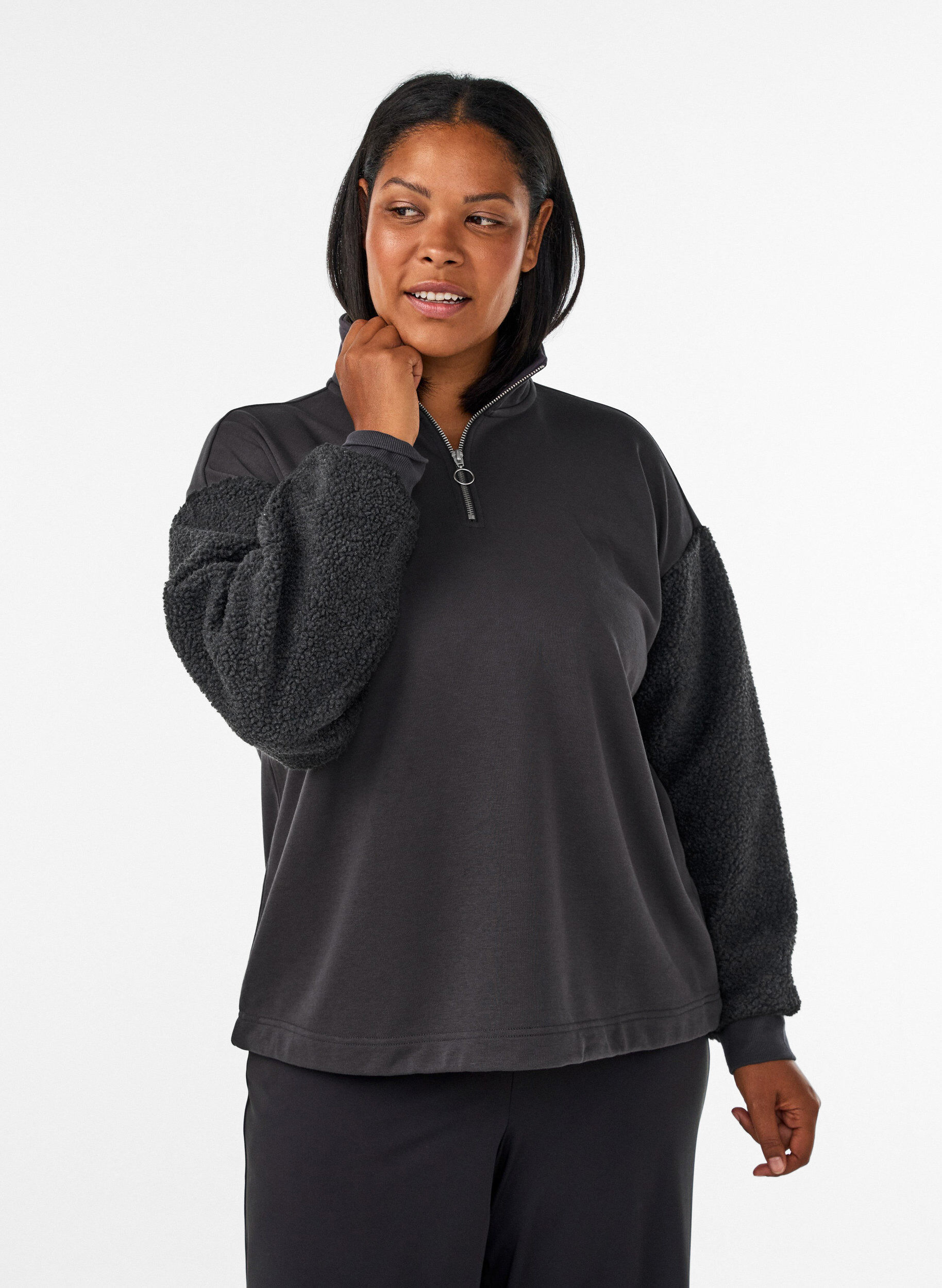 Sweatshirt mit Teddy-&Auml;rmeln und hohem Kragen, Grau, Model