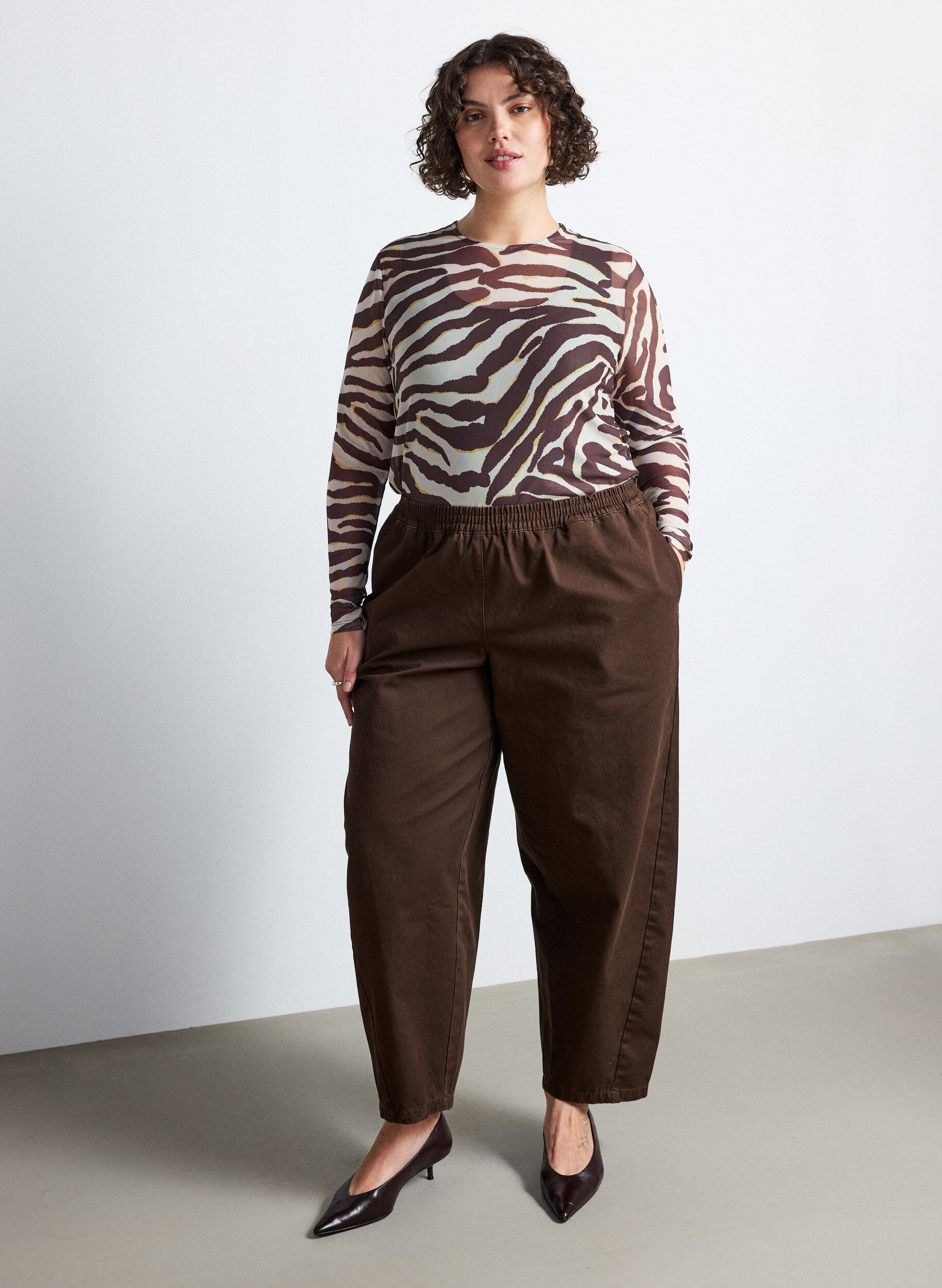 ZizziBluse aus Mesh mit Print, Braun, Model image number 1