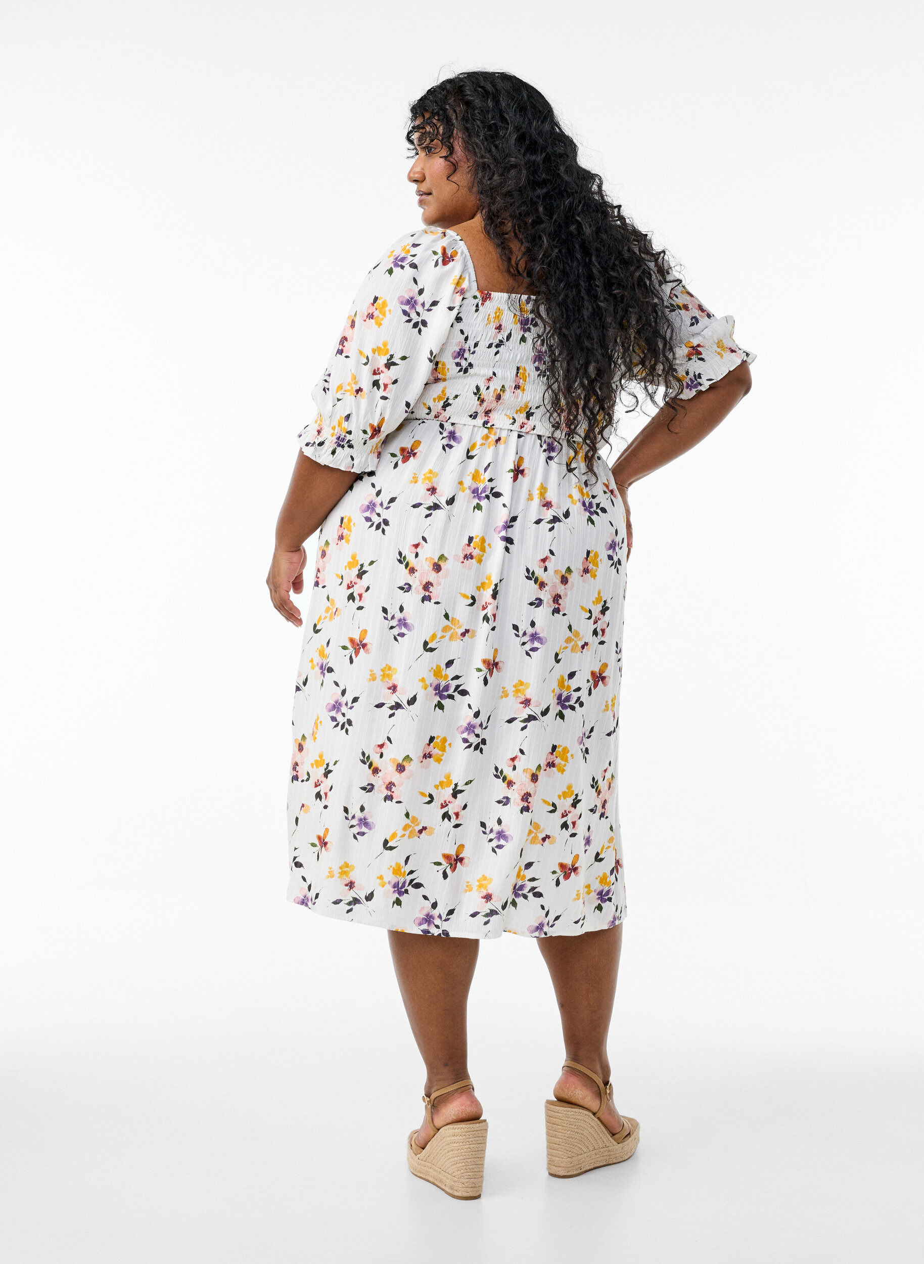 Zizzi Sommerkleid aus Viskose mit Paisleymuster, Wei&szlig;, Model image number 1