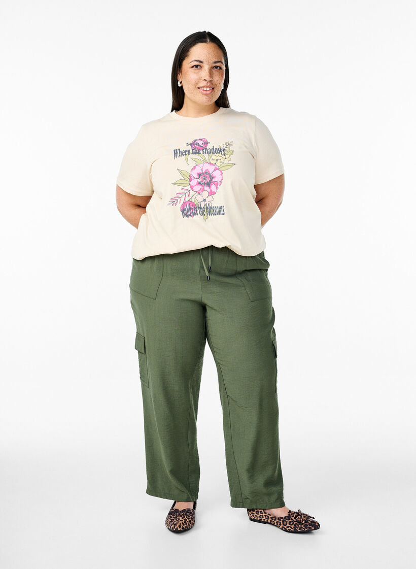 T-Shirt aus Baumwolle mit Print, Beige, Model image number 1