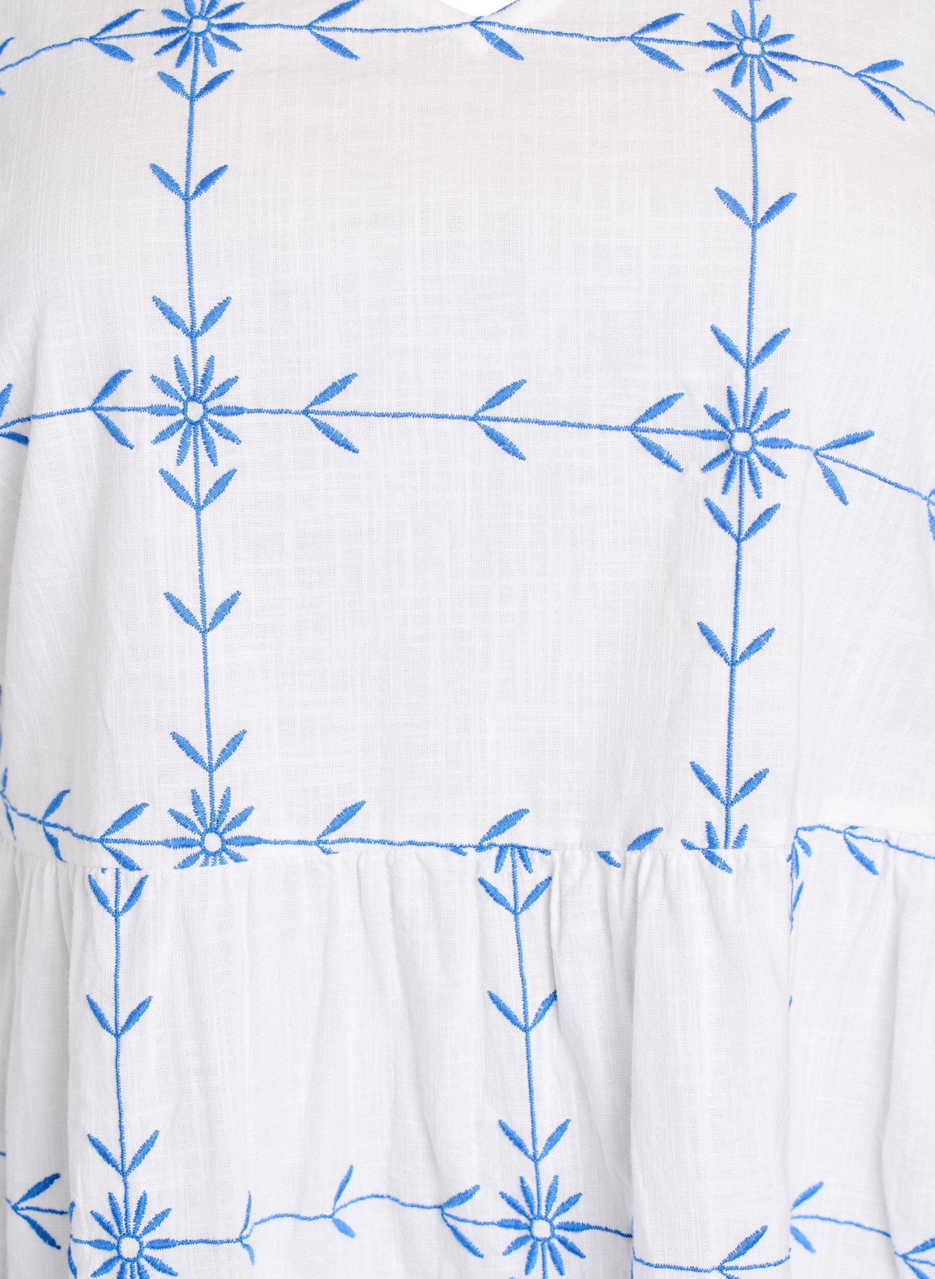 Zizzi Kurzes Kleid mit V-Ausschnitt und Stickereien, Wei&szlig;, Packshot image number 2