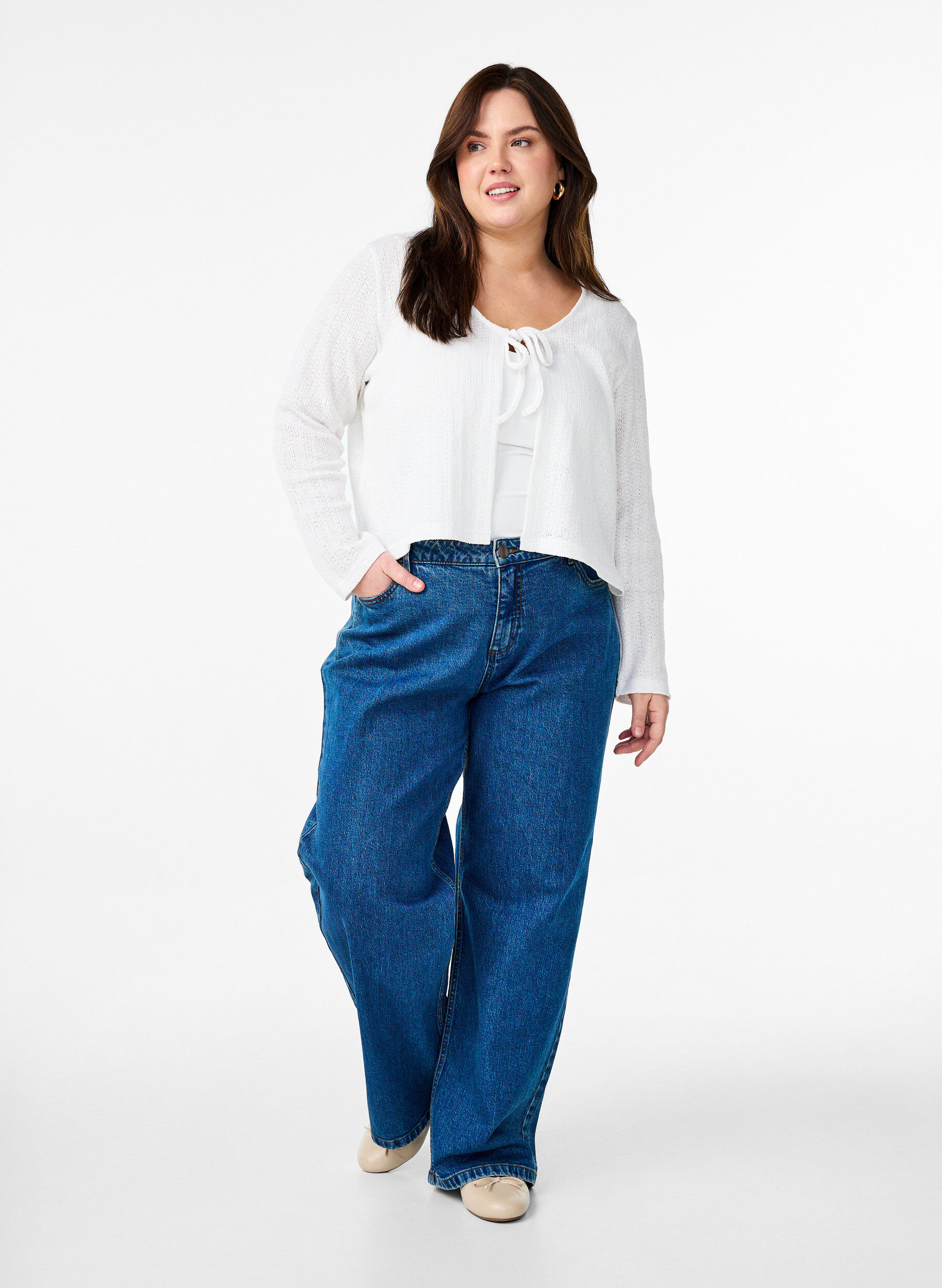 Zizzi Strickjacke aus Jersey mit Struktur und Bindedetail vorne, Wei&szlig;, Model image number 1