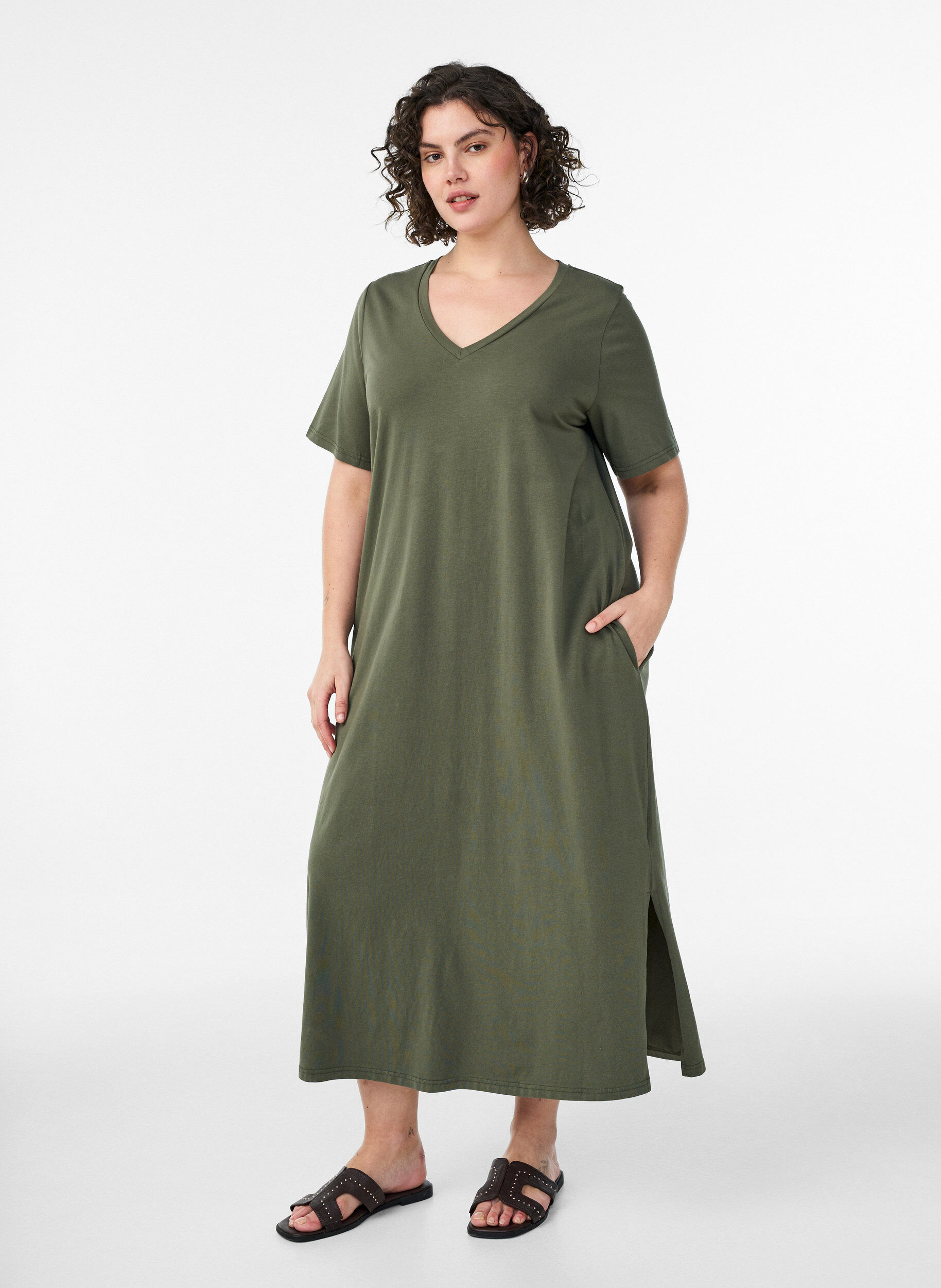 Zizzi Midi-T-Shirtkleid mit V-Ausschnitt, Gr&uuml;n, Model image number 0
