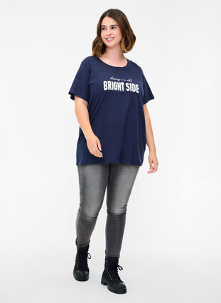 T-Shirt aus Bio-Baumwolle mit Print, Navy Blazer, Model image number 2