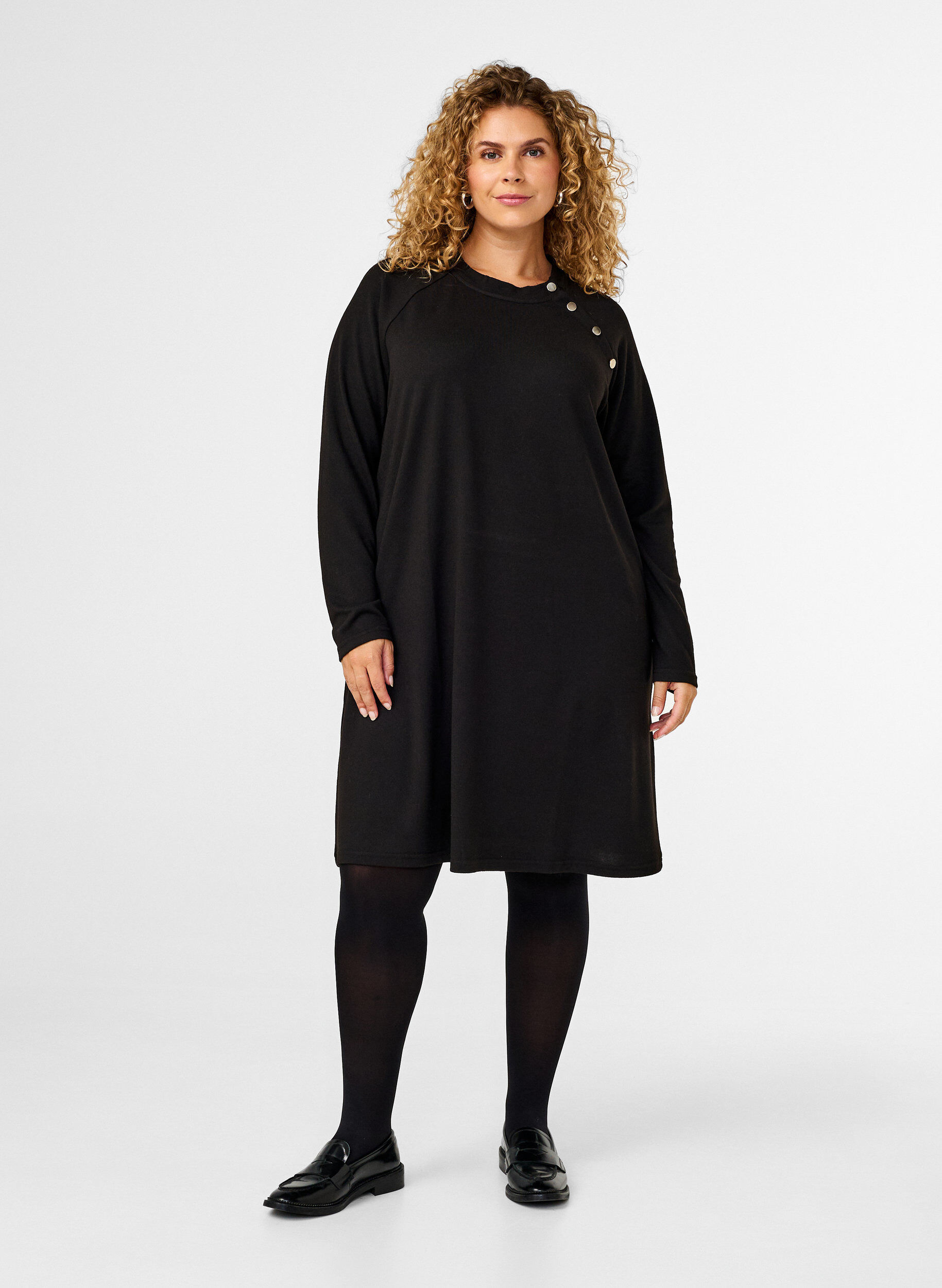Zizzi Jerseykleid mit Kn&ouml;pfen, Black, Model image number 2