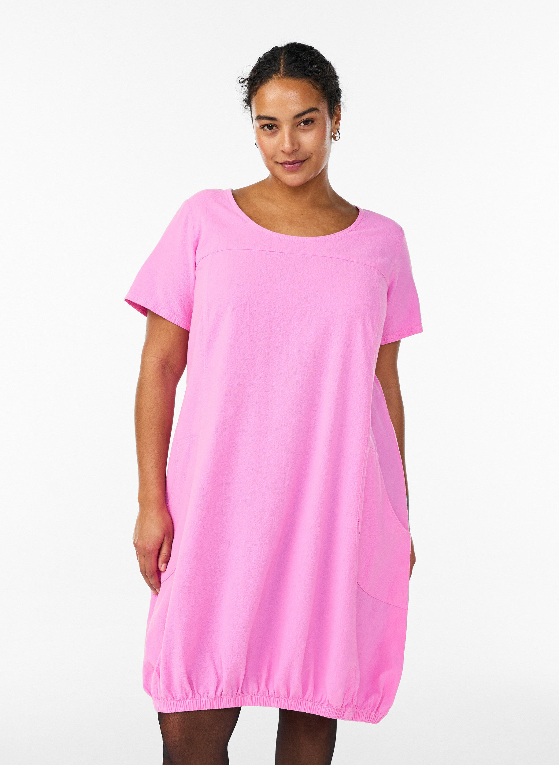 Kurzarm Kleid aus Baumwolle, Pink, Model