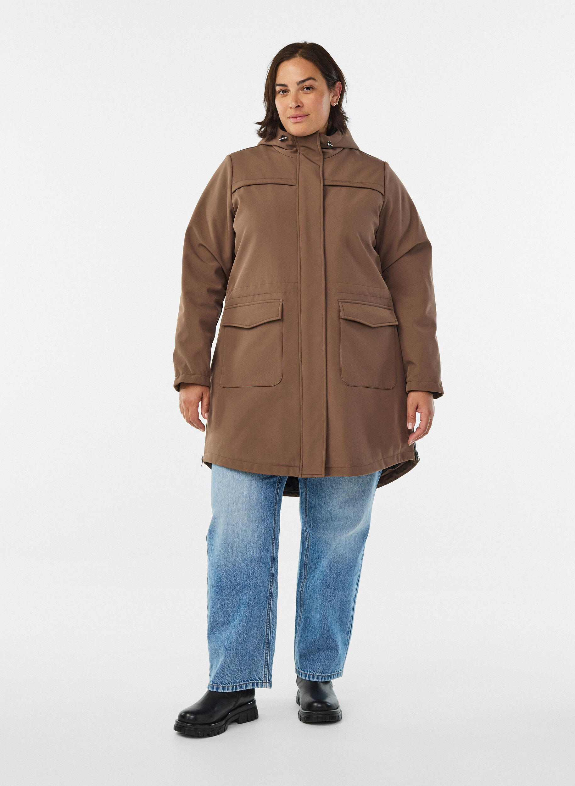 Zizzi Wasserabweisende Softshell-Jacke mit Steppfutter, Braun, Model image number 1