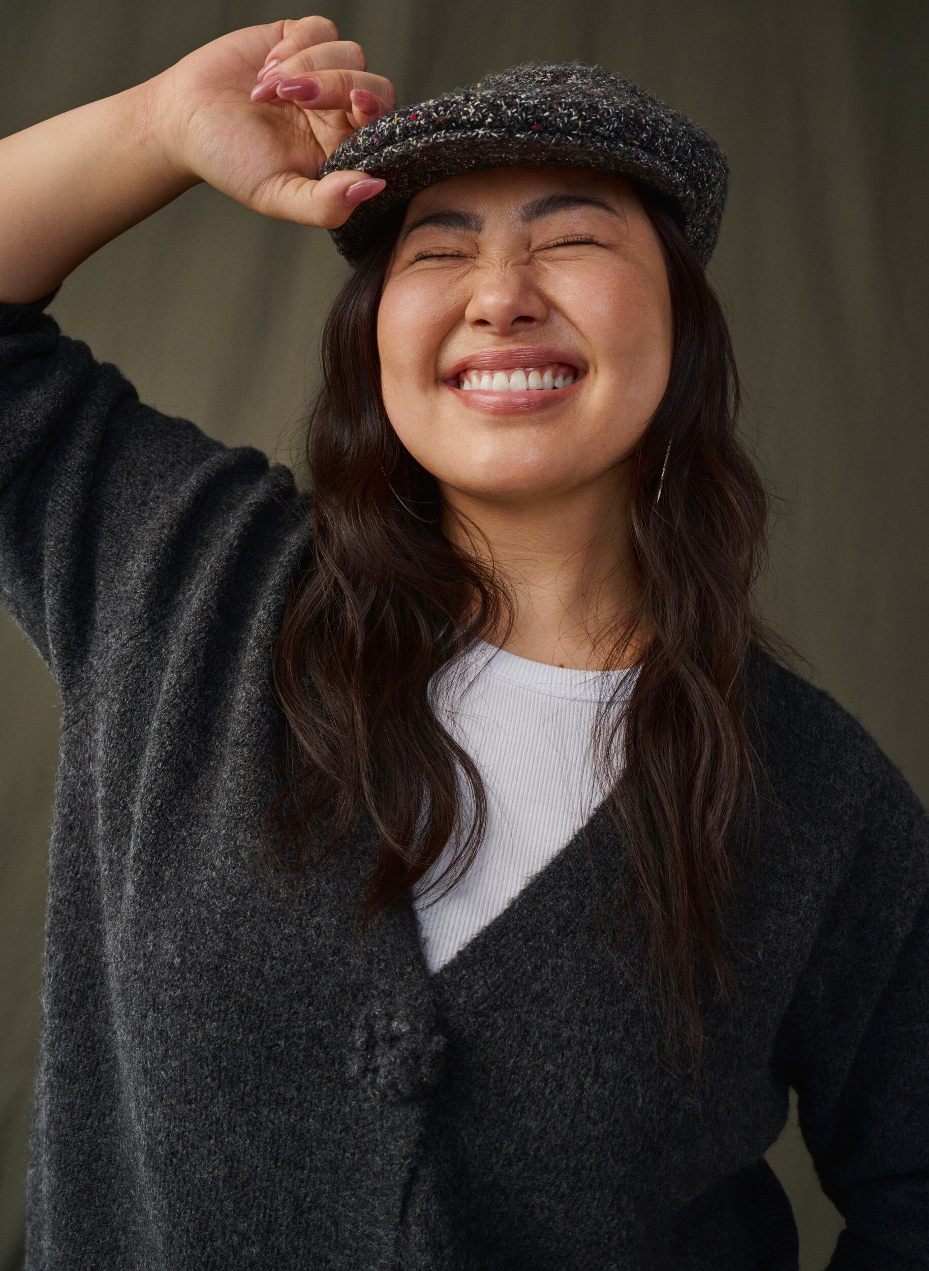 Zizzi Kurze Strickjacke mit Blumenkn&ouml;pfen, Dark Grey Melange, Image image number 0