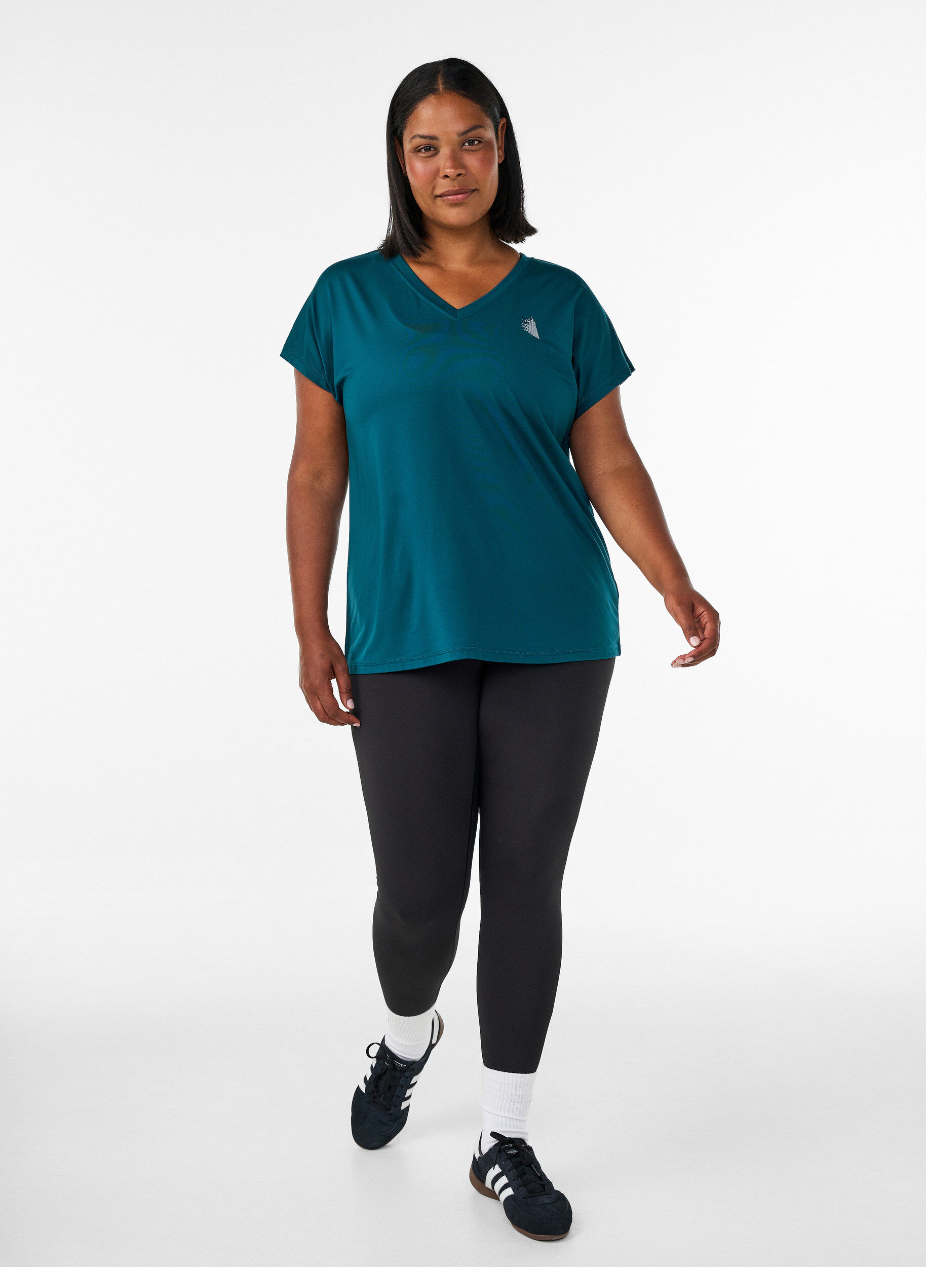 ZizziLockeres Trainings-T-Shirt mit V-Ausschnitt, Gr&uuml;n, Model image number 1