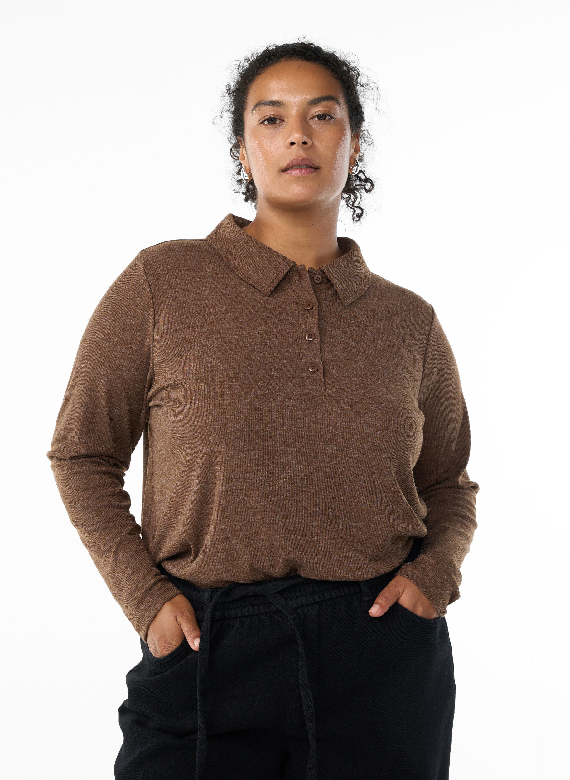 Zizzi Lang&auml;rmliges Poloshirt aus dehnbarem Rippmaterial, Braun, Model image number 0