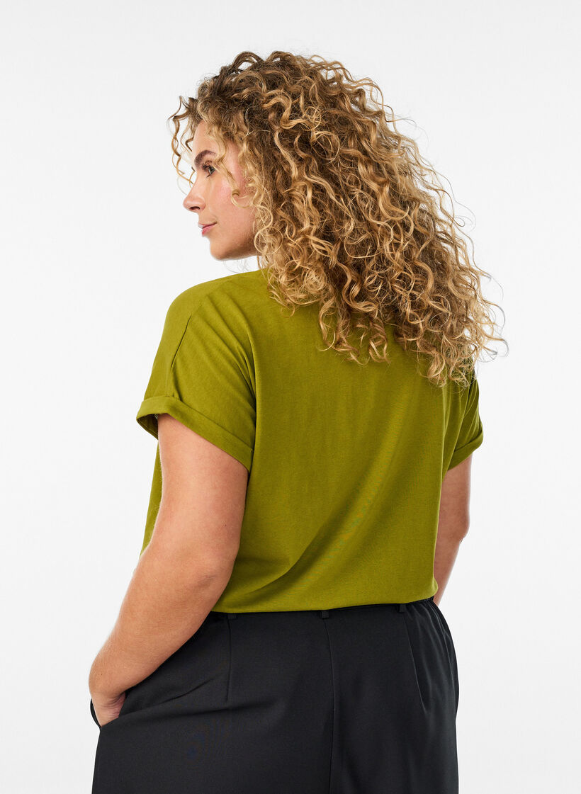 Kurz&auml;rmeliges T-Shirt aus einer Baumwollmischung, Gr&uuml;n, Model image number 2