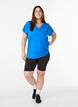 Lockeres Trainings-T-Shirt mit V-Ausschnitt, Blau, Model image number 1