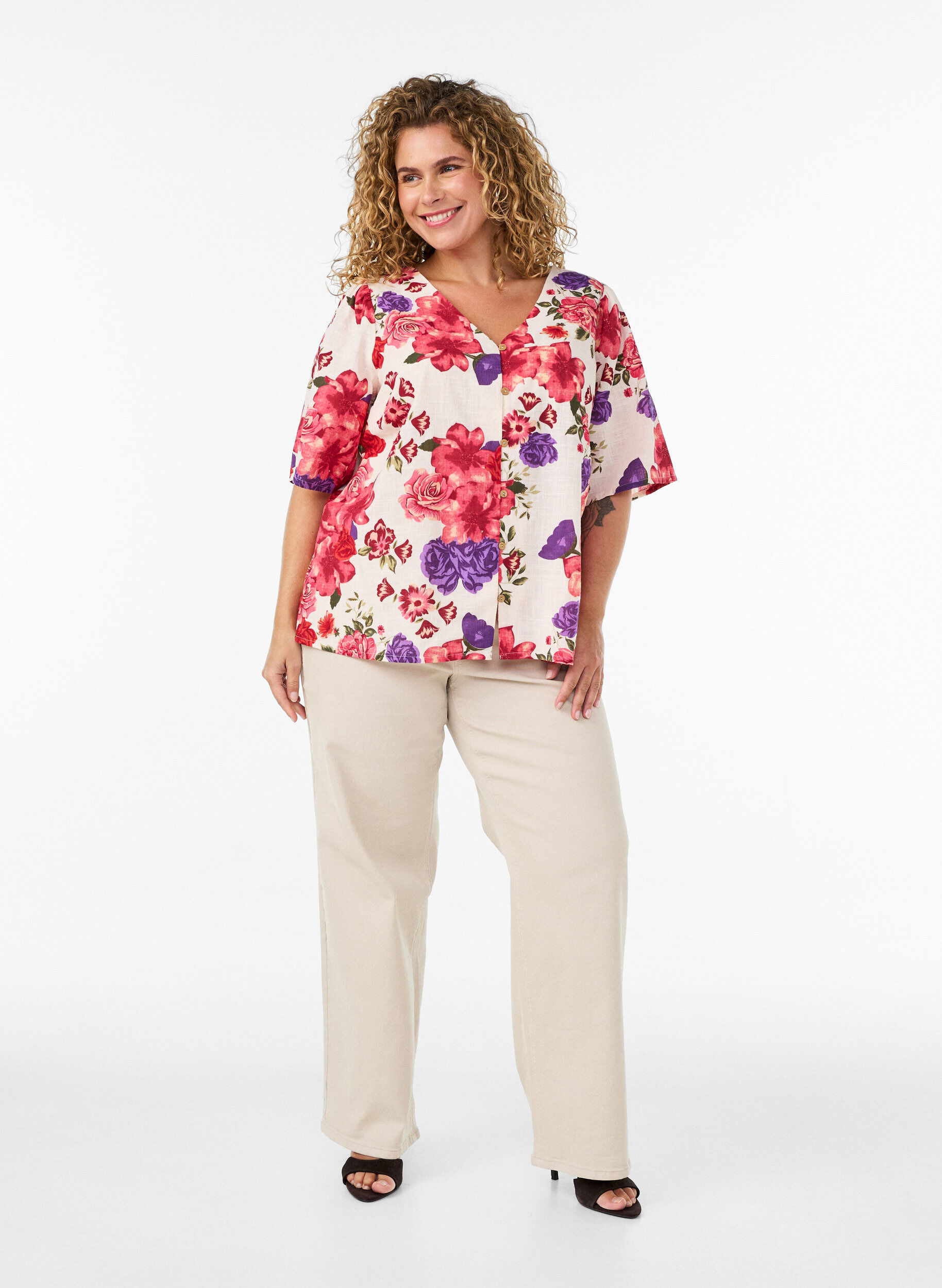 ZizziKurz&auml;rmelige Bluse aus Baumwolle mit V-Ausschnitt, Rot, Model image number 1