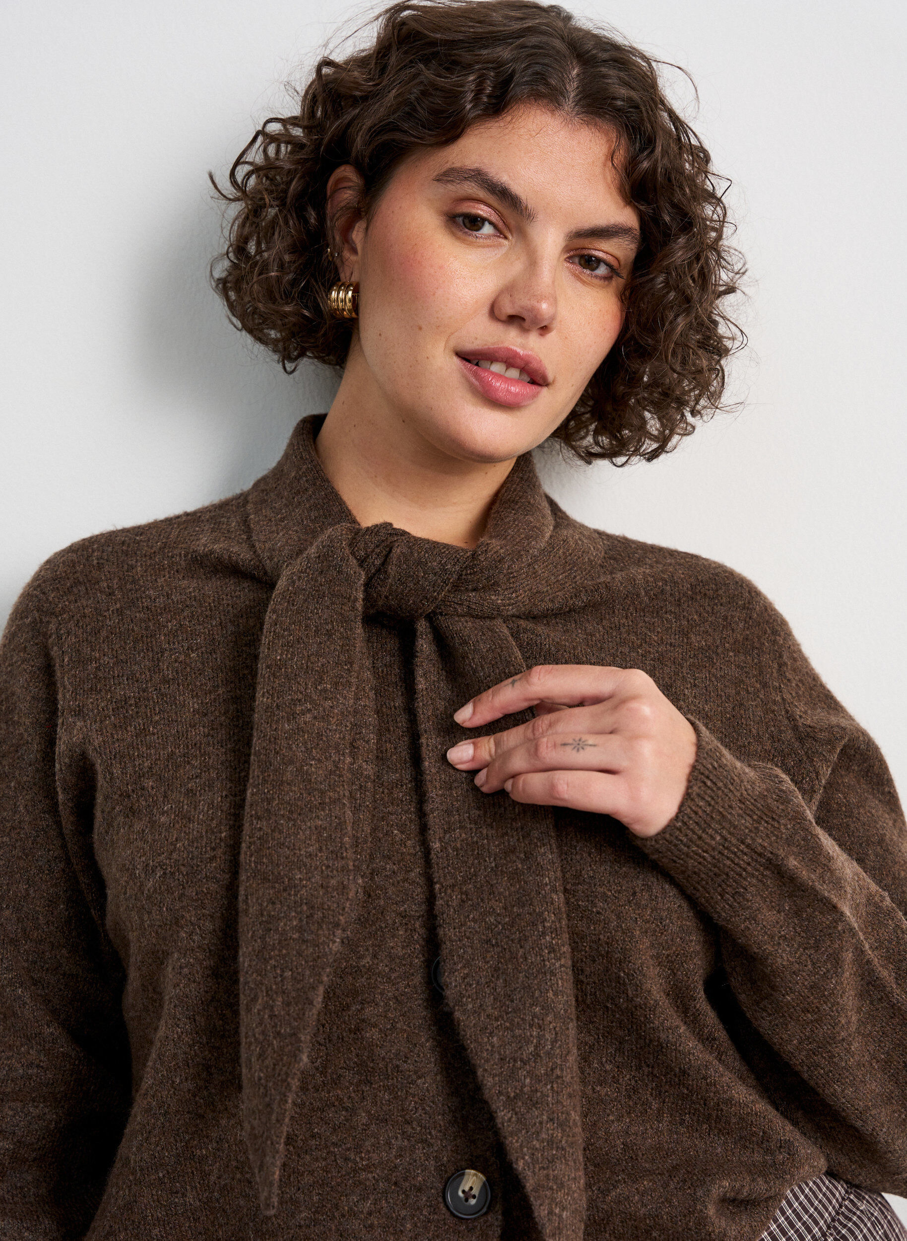 ZizziStrickjacke mit Schleifen und Kn&ouml;pfen, Braun, Model image number 3